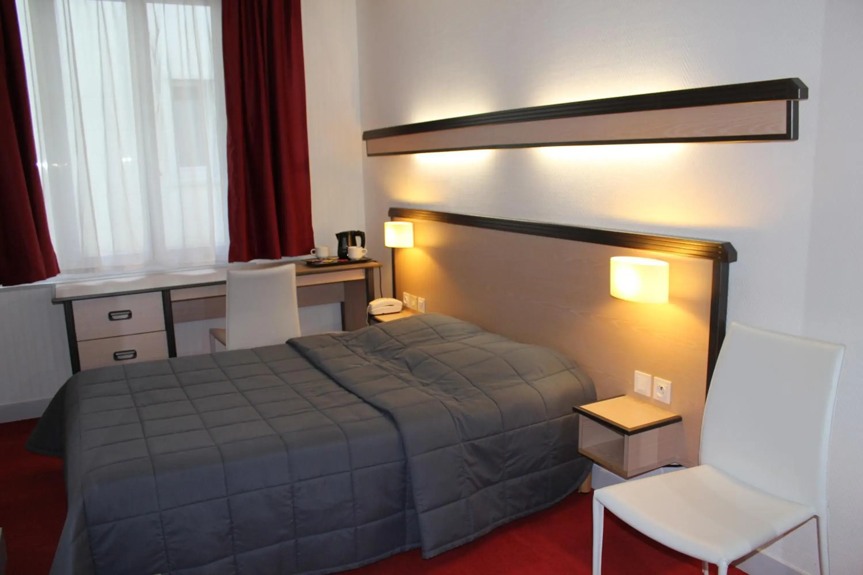 Double Room in Hôtel de la Meuse Double Room in Hôtel de la Meuse