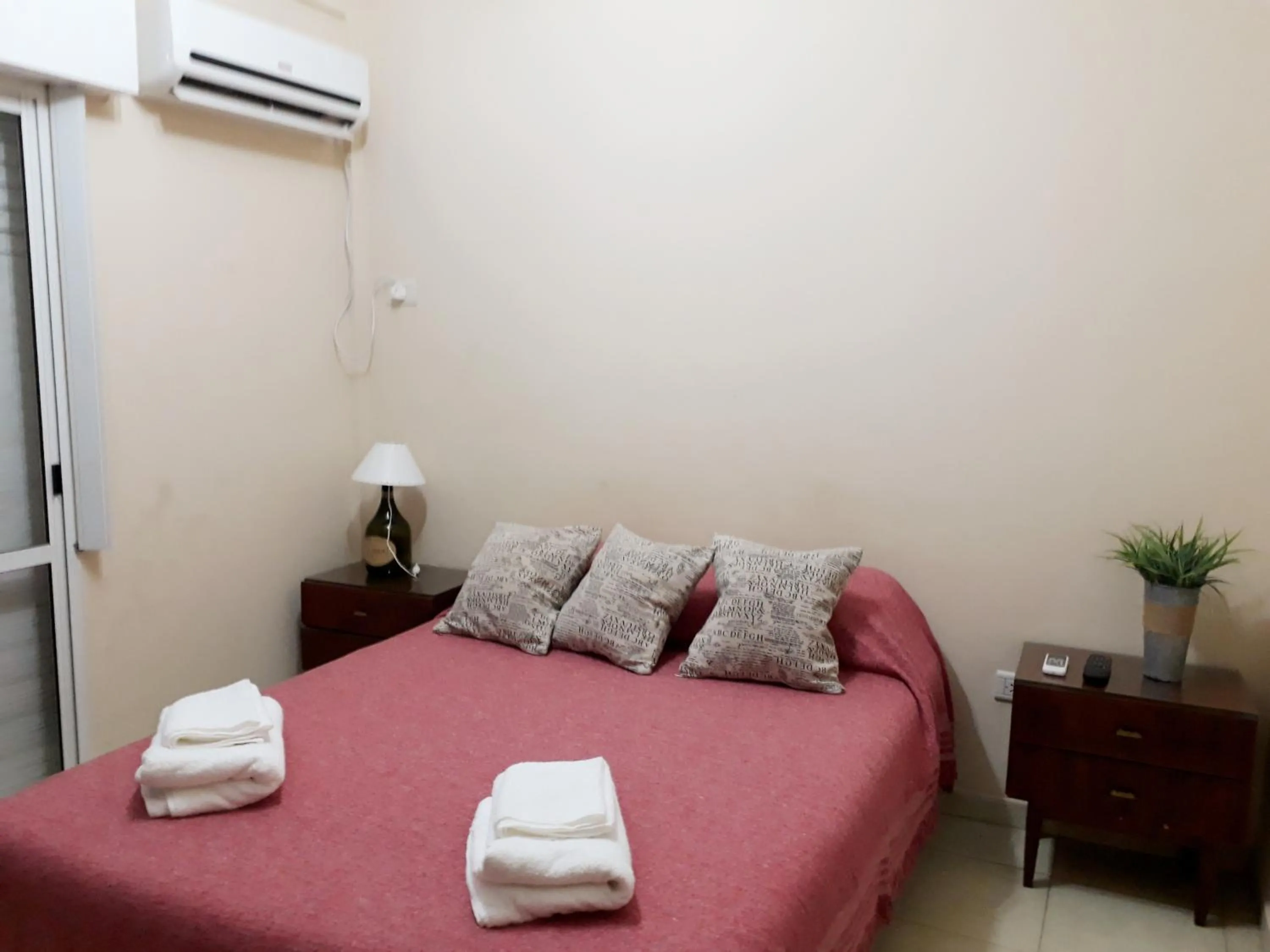 Photo of the whole room, Bed in Depto. Centrico