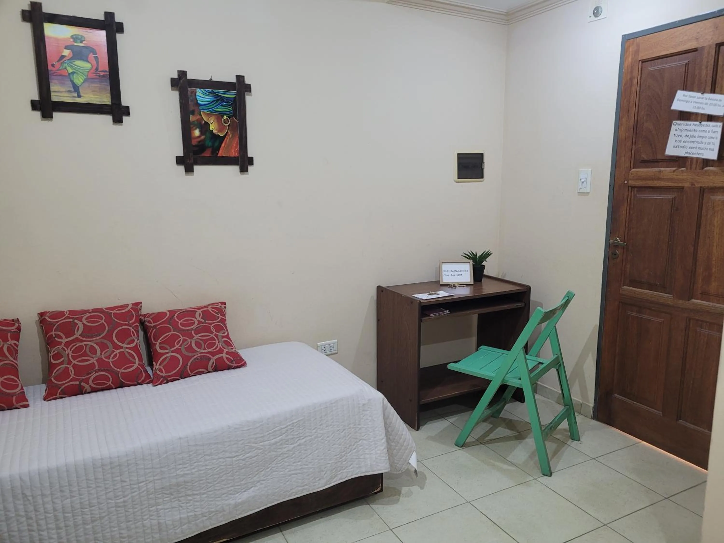 Seating area, Bed in Depto. Centrico