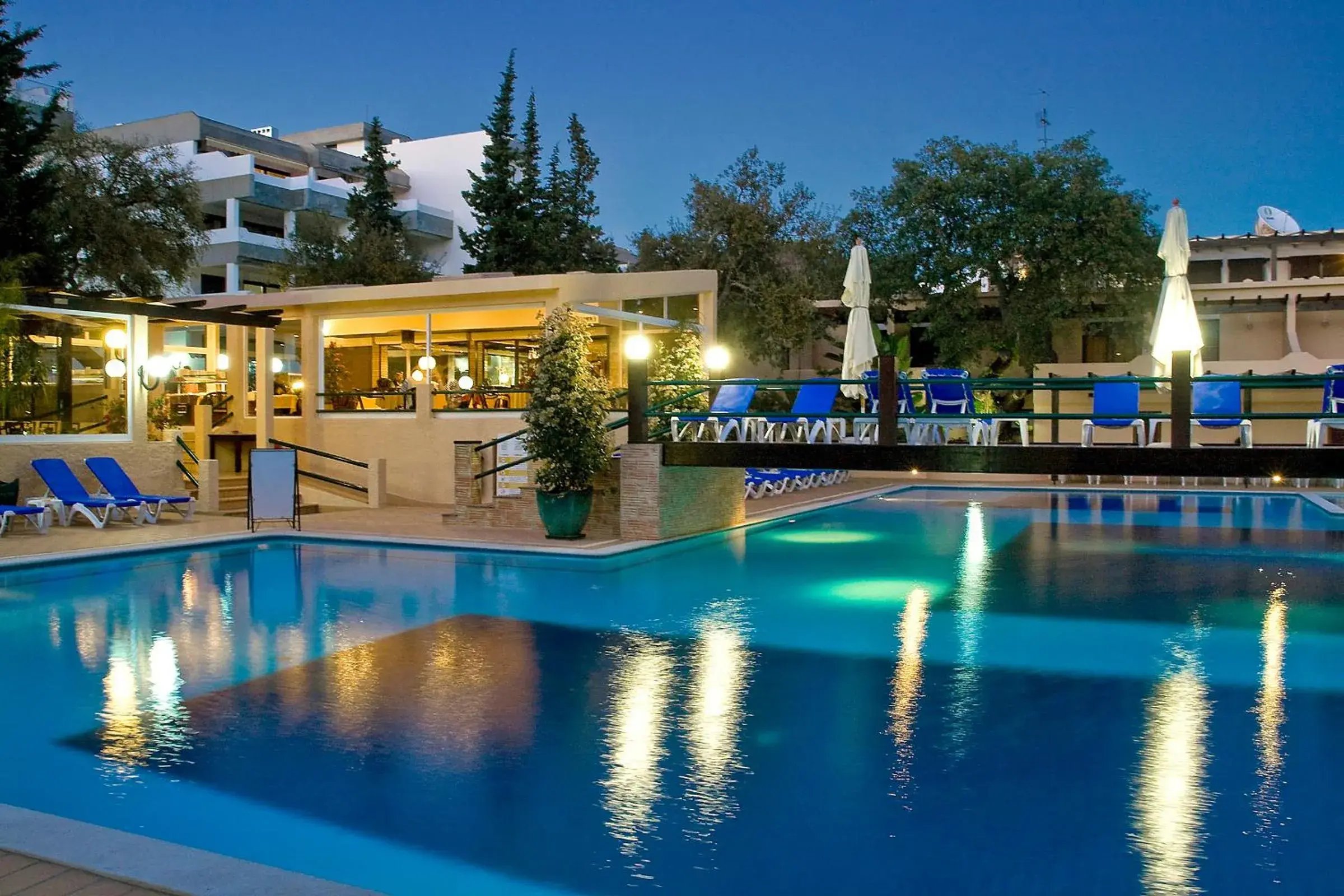 Property building in Apartamentos da Balaia Property building in Apartamentos da Balaia