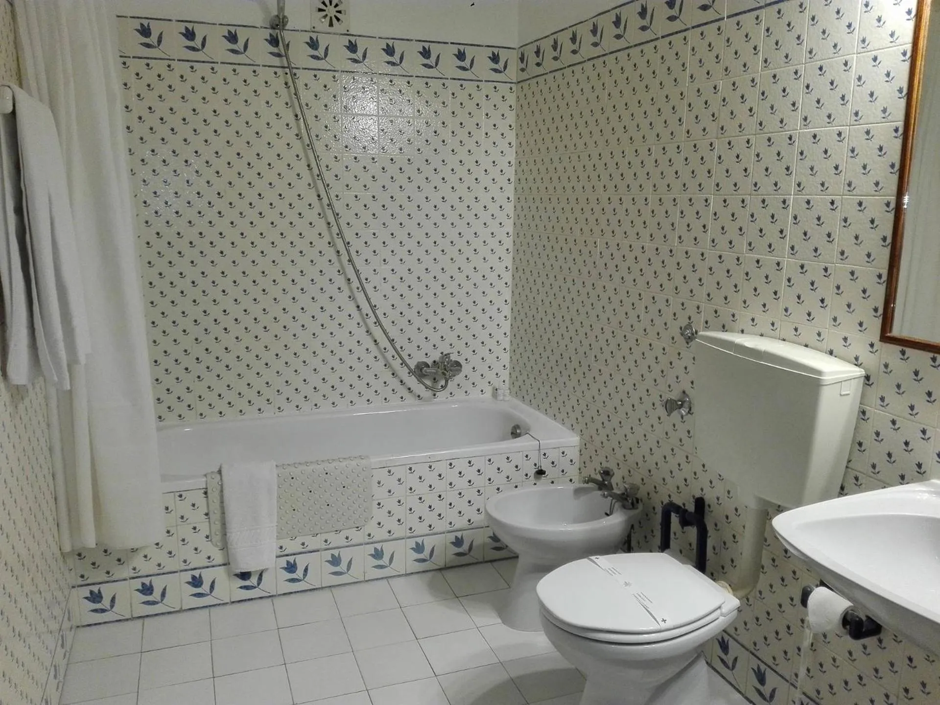 Bathroom in Apartamentos da Balaia