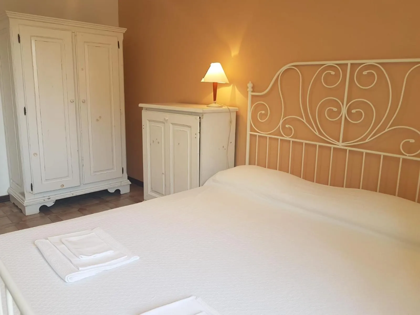 Photo of the whole room, Bed in Residence La Meridiana