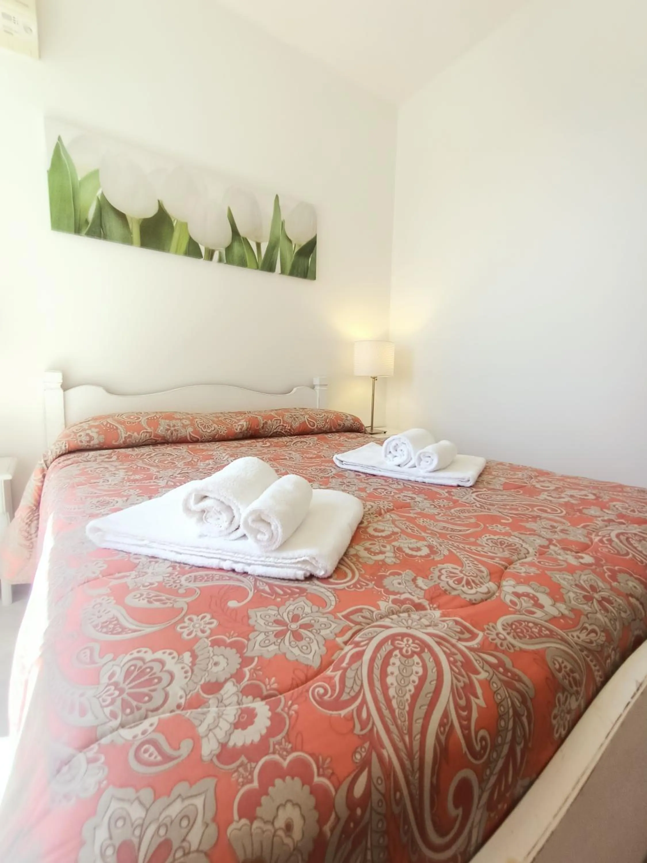 Photo of the whole room, Bed in Residence La Meridiana