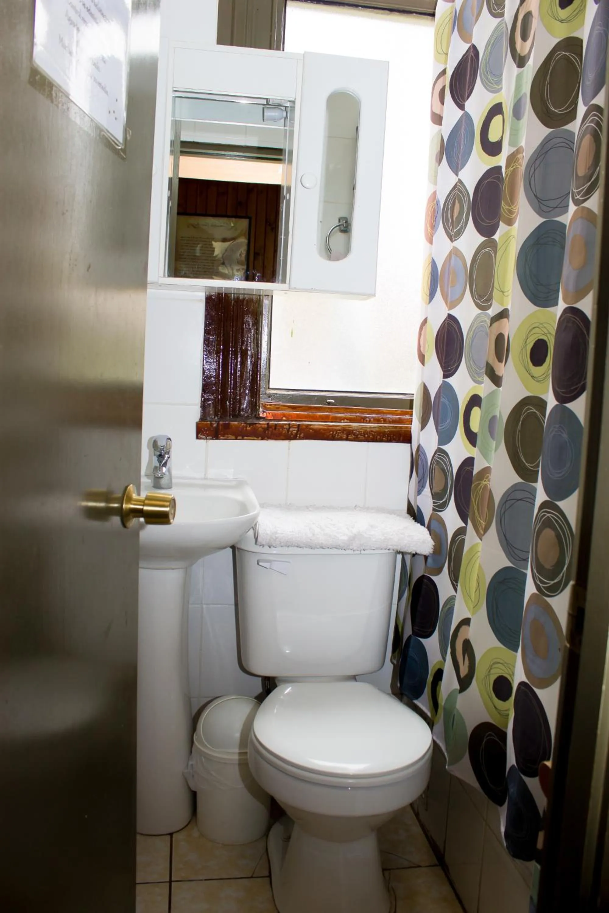 Bathroom in Hostal Residencia Blest Gana