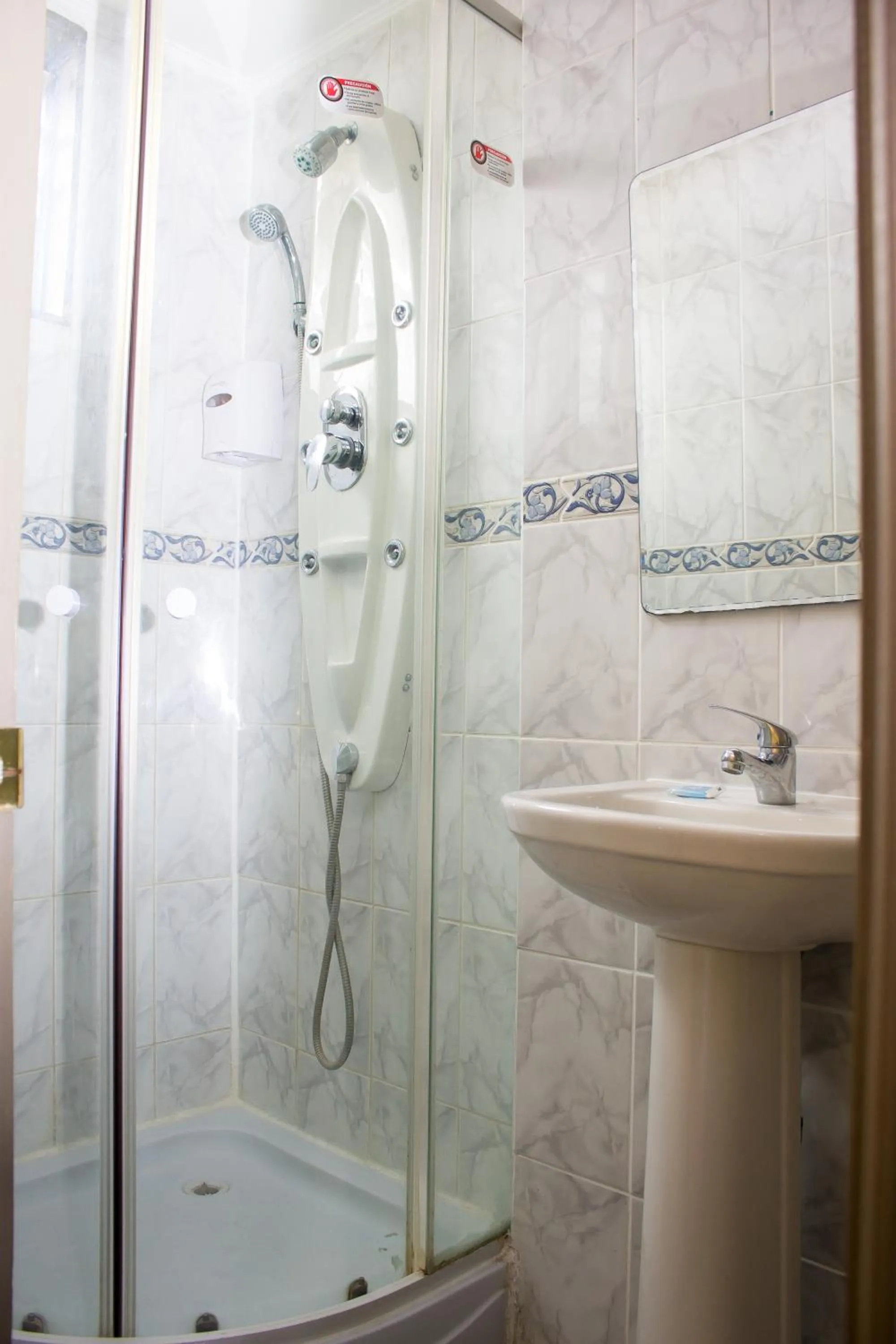 Bathroom in Hostal Residencia Blest Gana