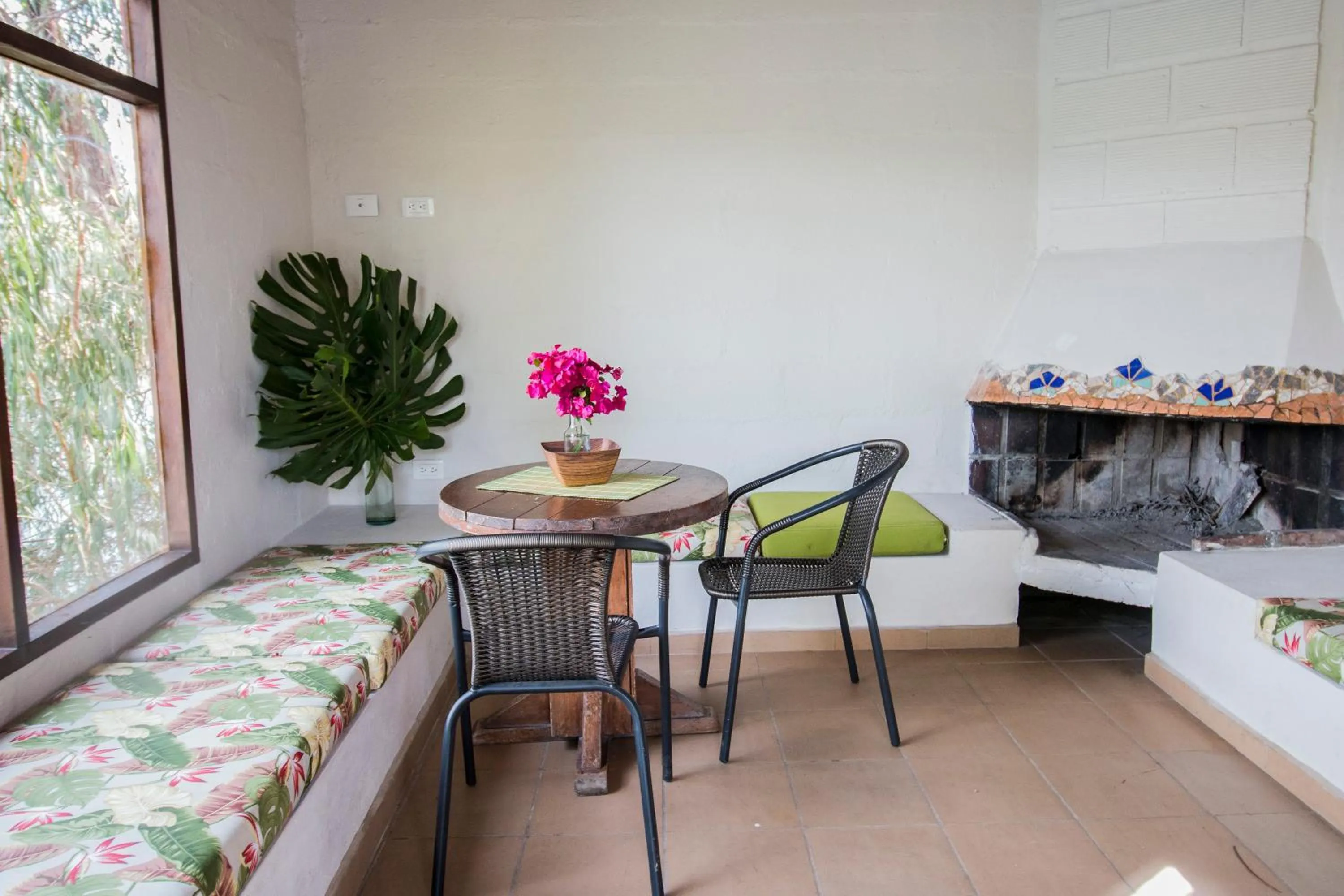 Living room, Bed in Ecolodge Bahia del Peñón