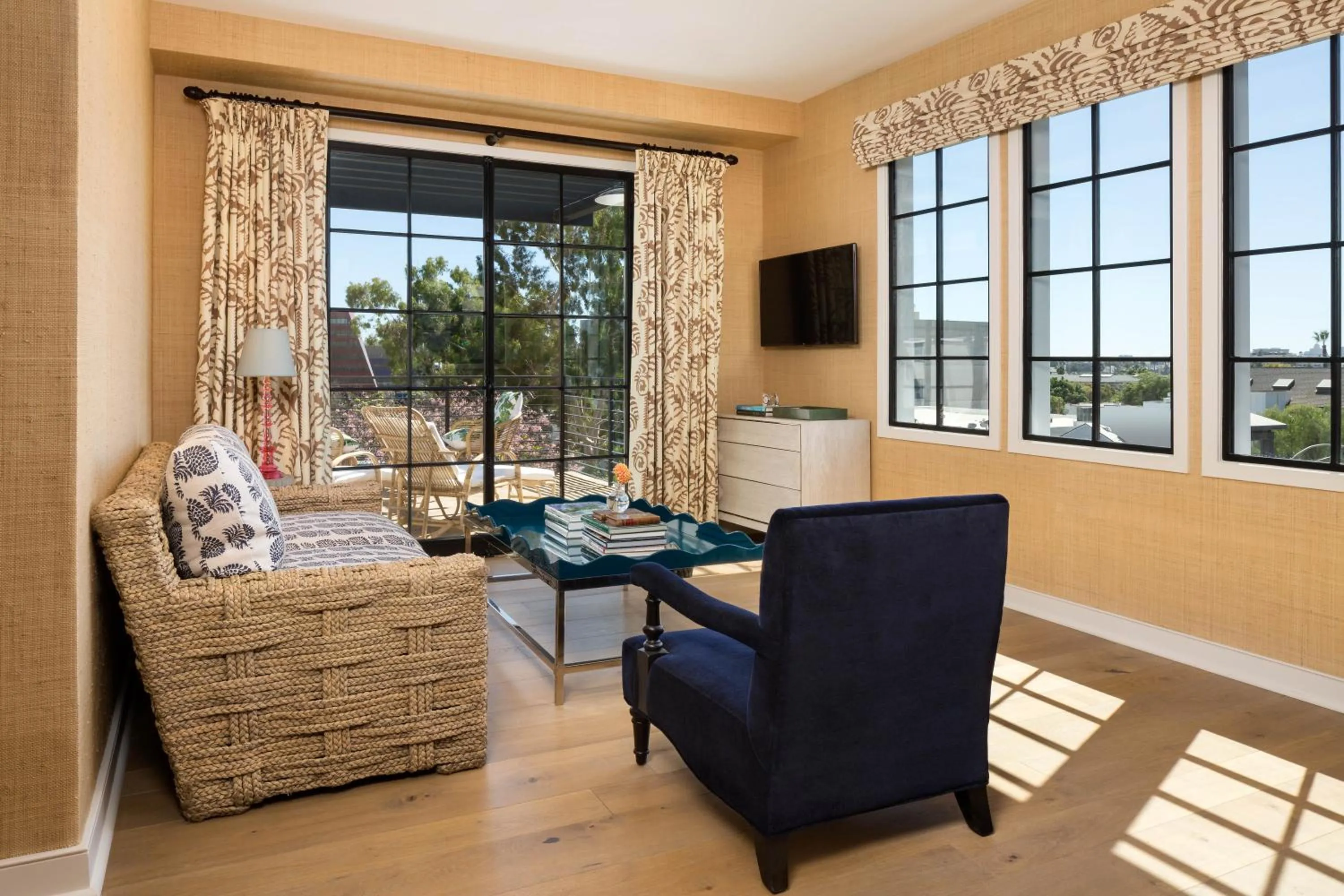 TV and multimedia in Hotel 850 SVB, West Hollywood, a Member of Design Hotels