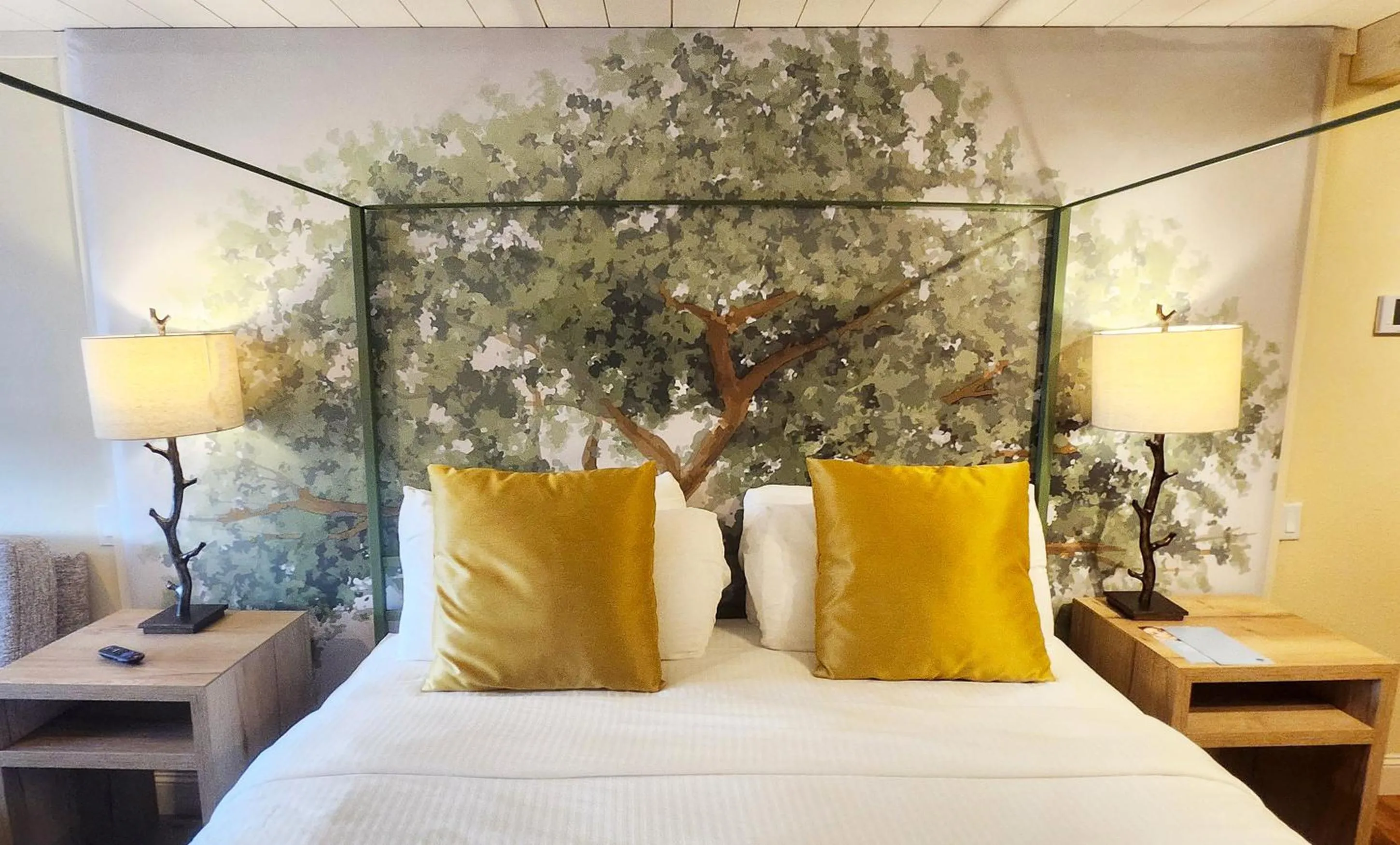 Bedroom, Bed in Arbors at Island Landing Hotel & Suites