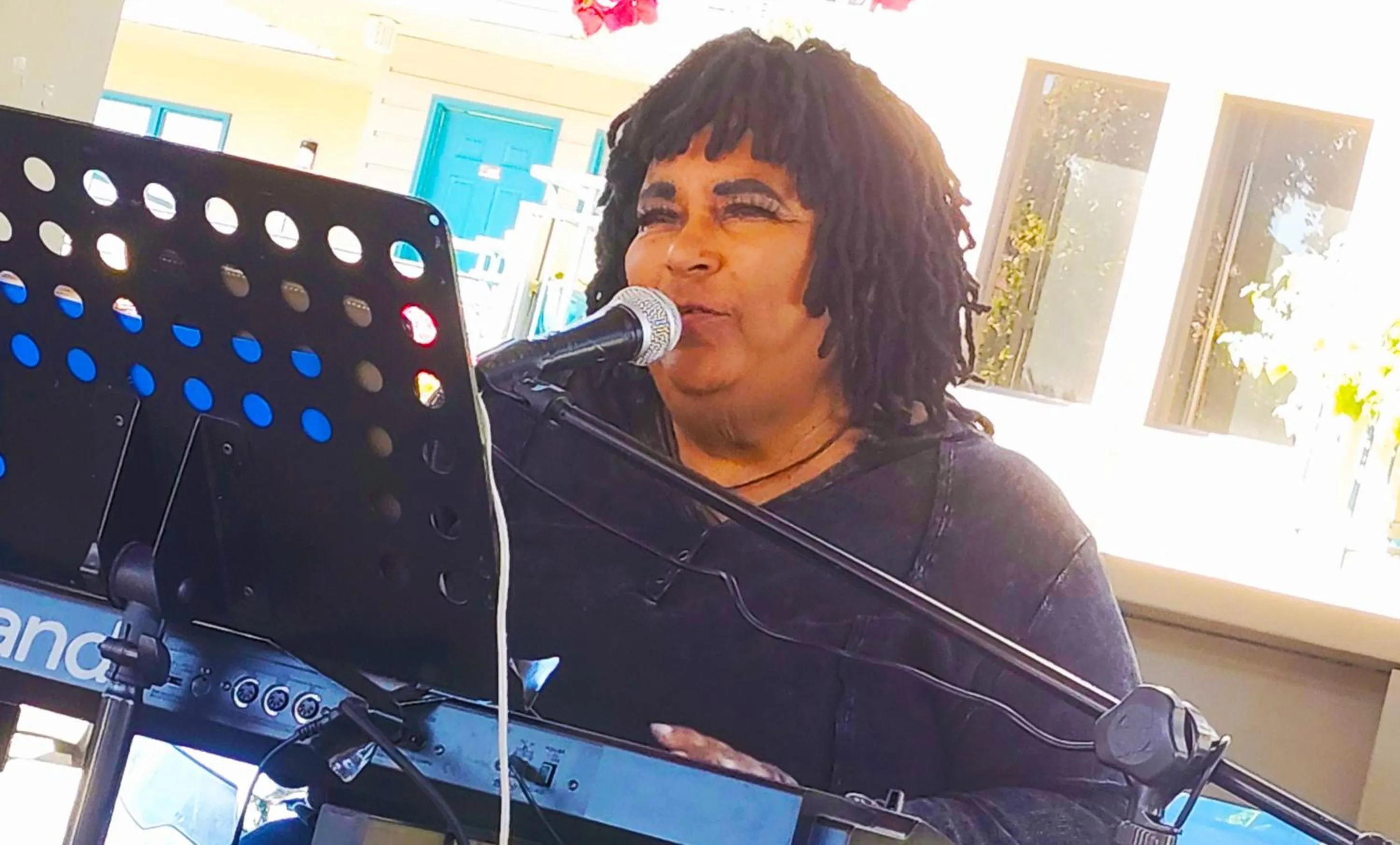 Evening entertainment in Arbors at Island Landing Hotel & Suites