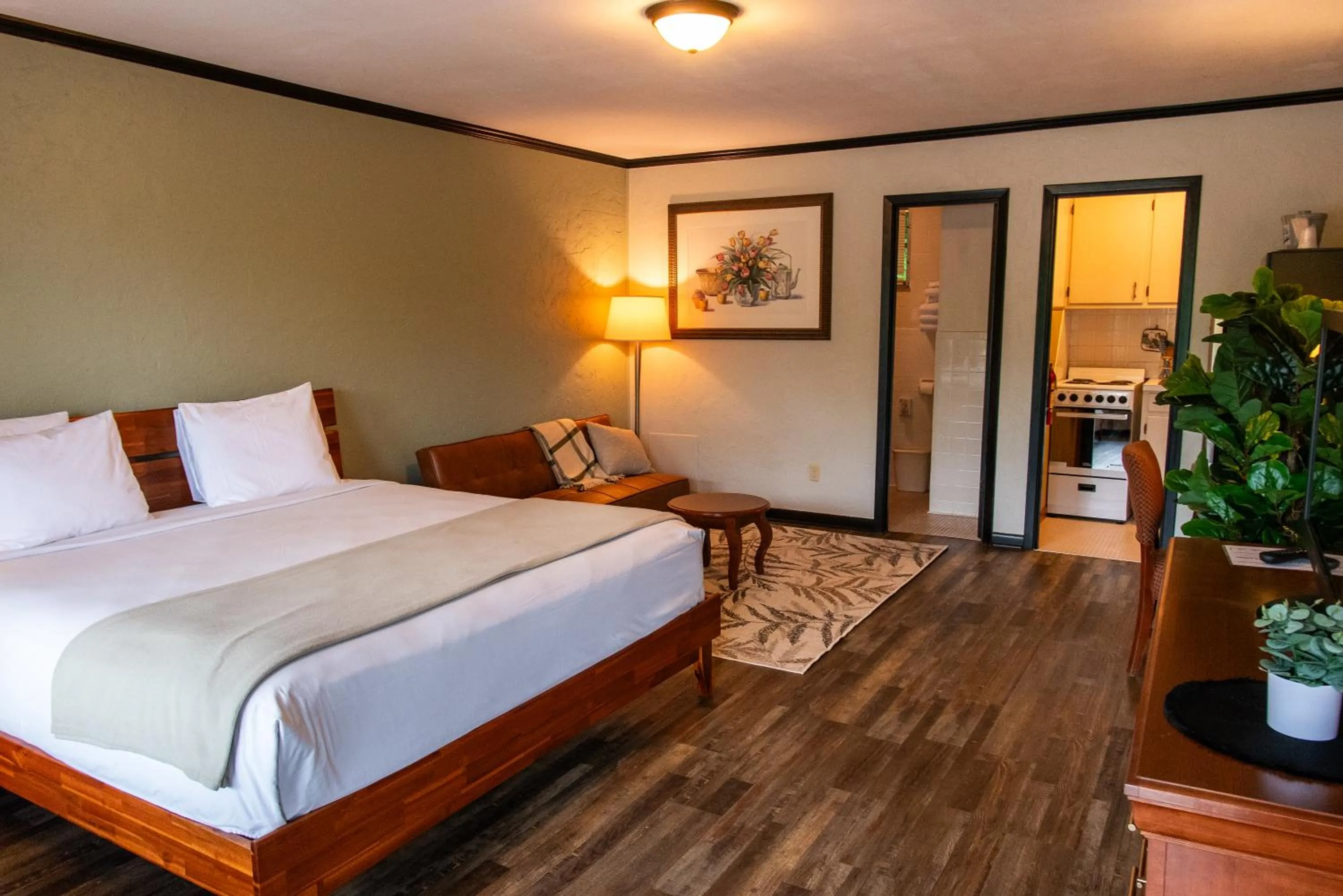 Bed in Townsend River Breeze Inn