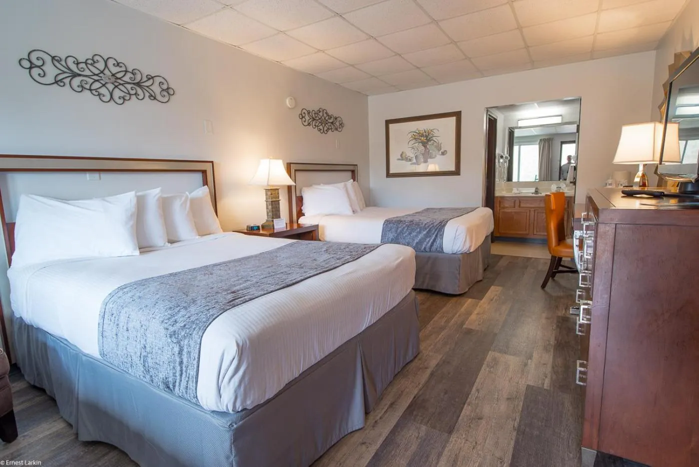 Bed in Townsend River Breeze Inn