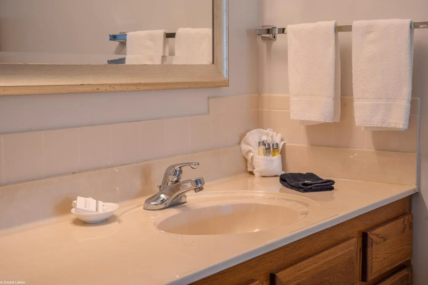 Bathroom in Townsend River Breeze Inn