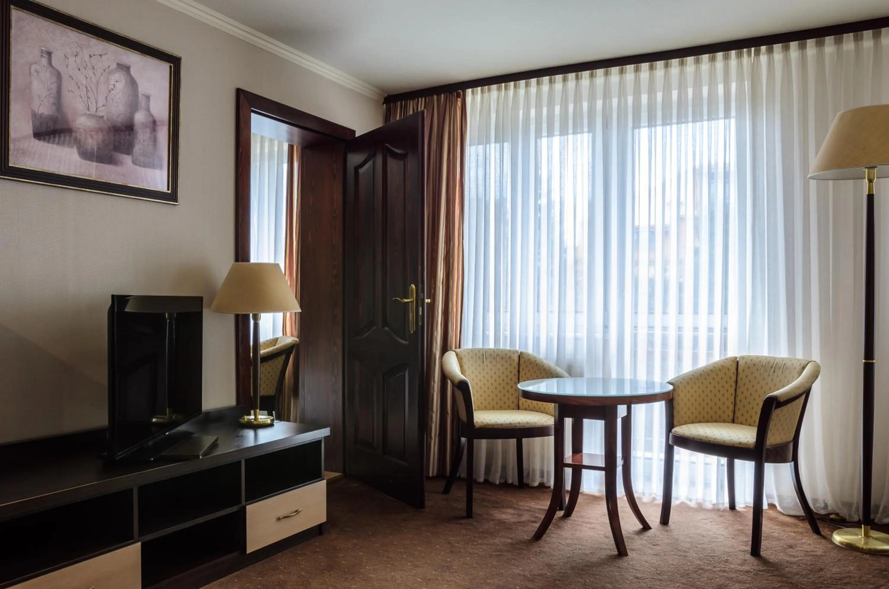 Seating area in Kormoran Medispa