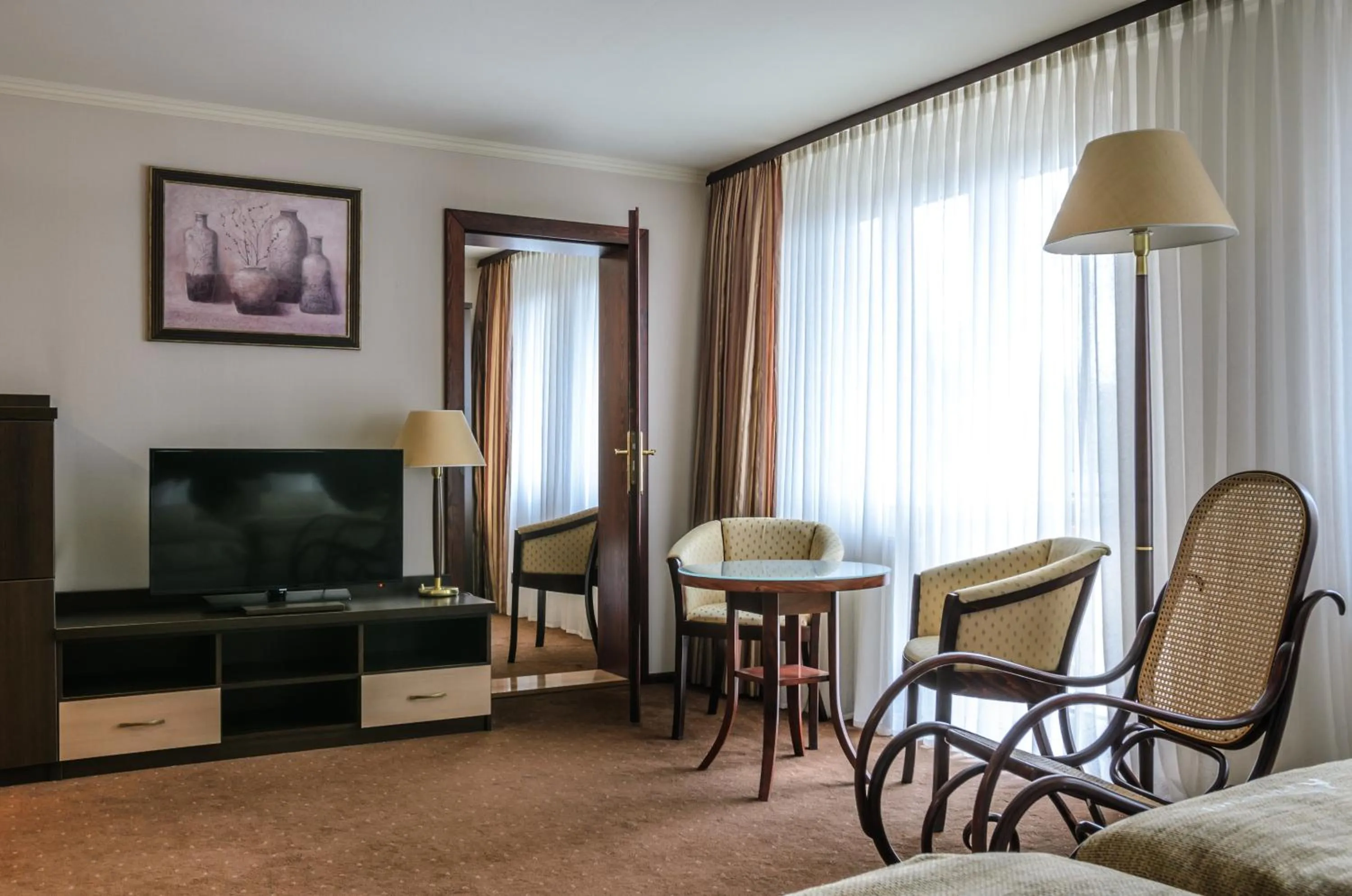 Seating area in Kormoran Medispa