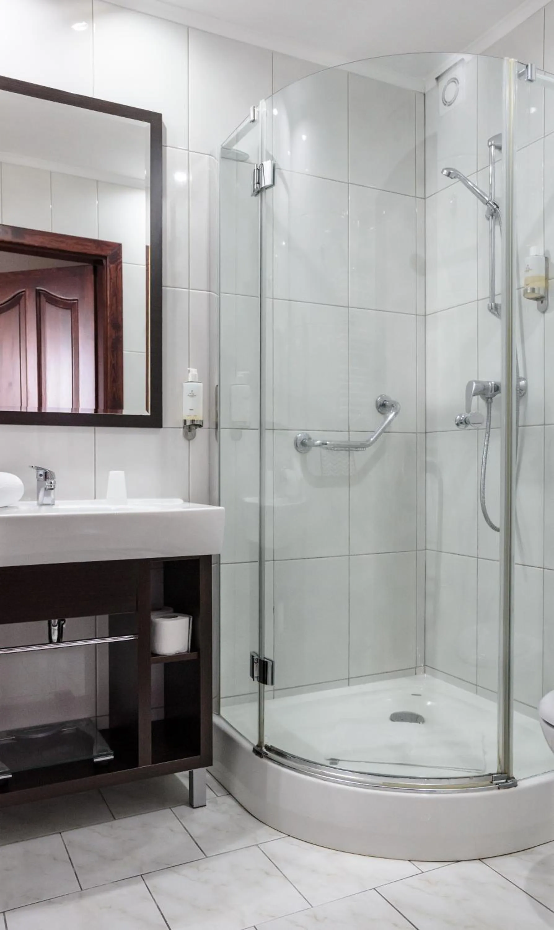 Shower in Kormoran Medispa