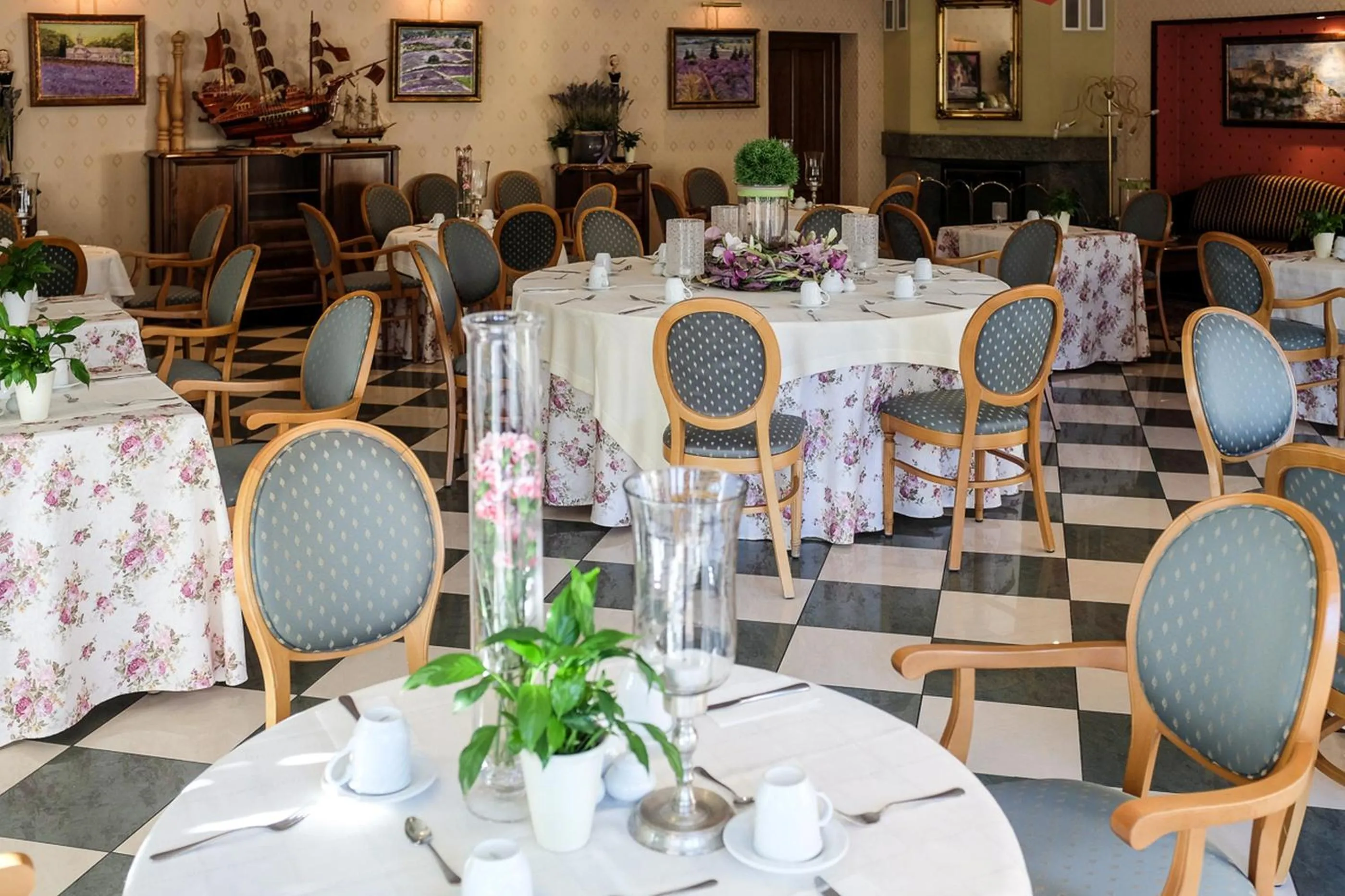 Restaurant/places to eat in Kormoran Medispa