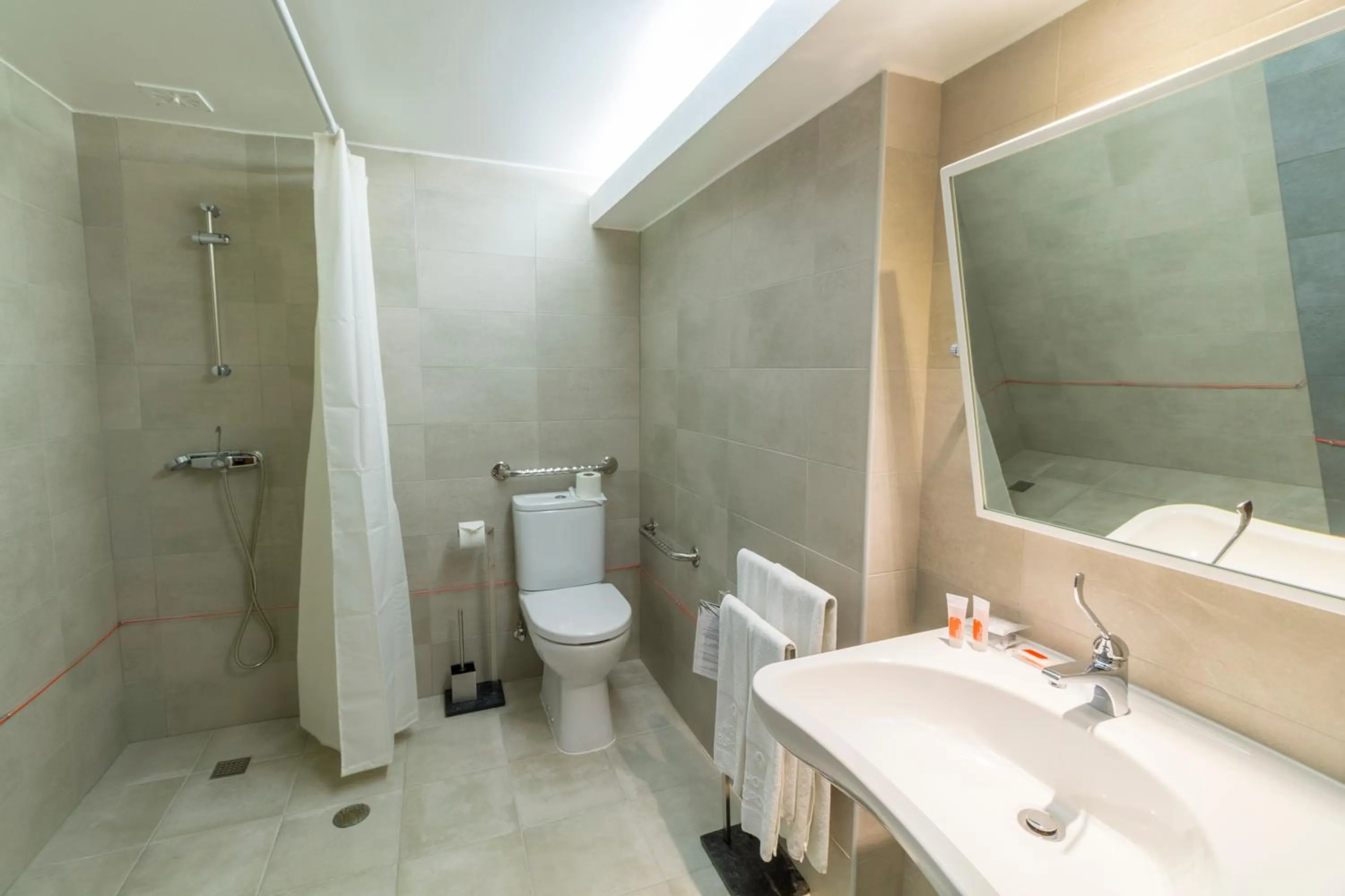 Bathroom in Hotel Eurosol Leiria & Jardim