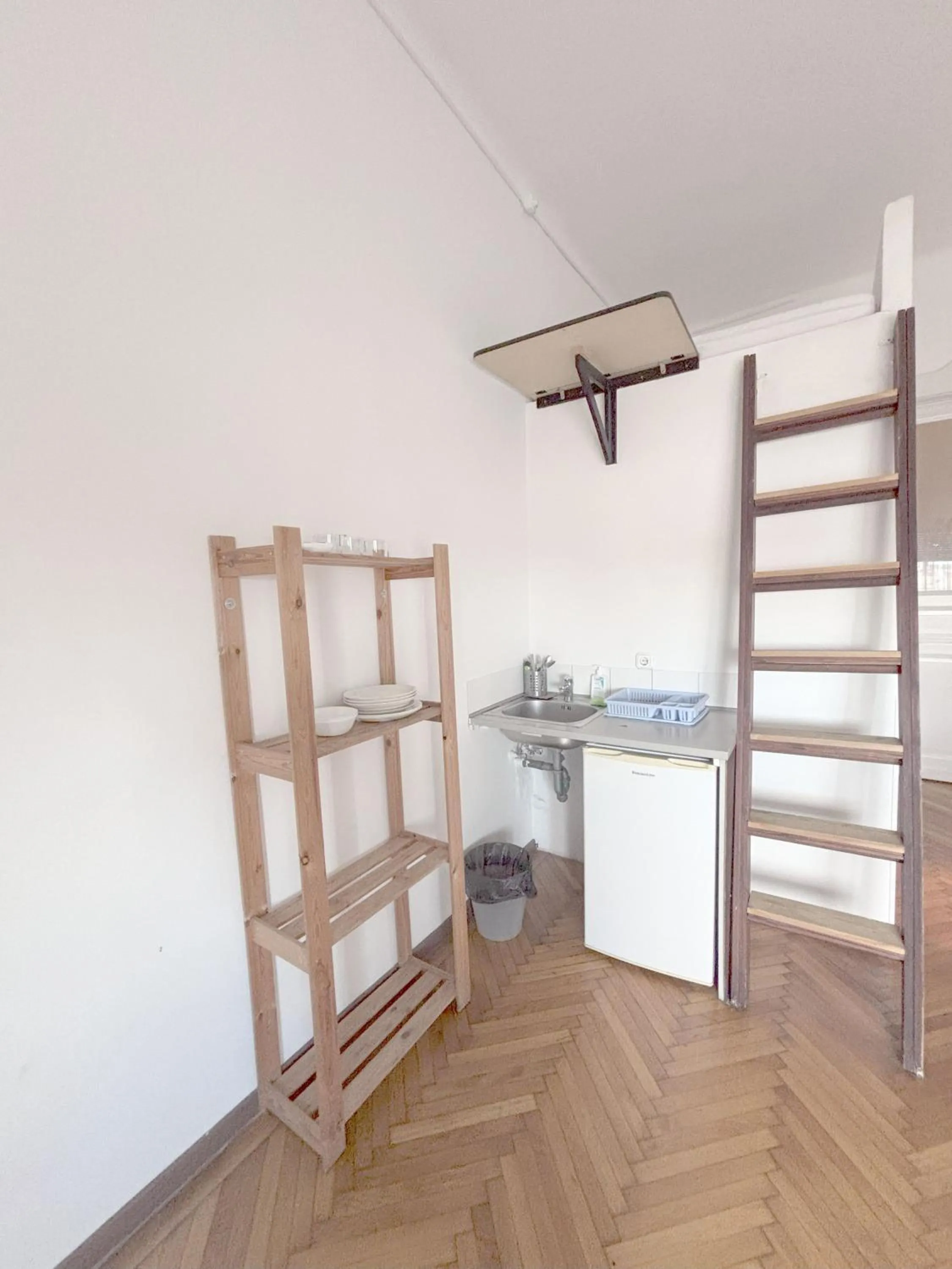 Kitchen or kitchenette in Artist Guest House