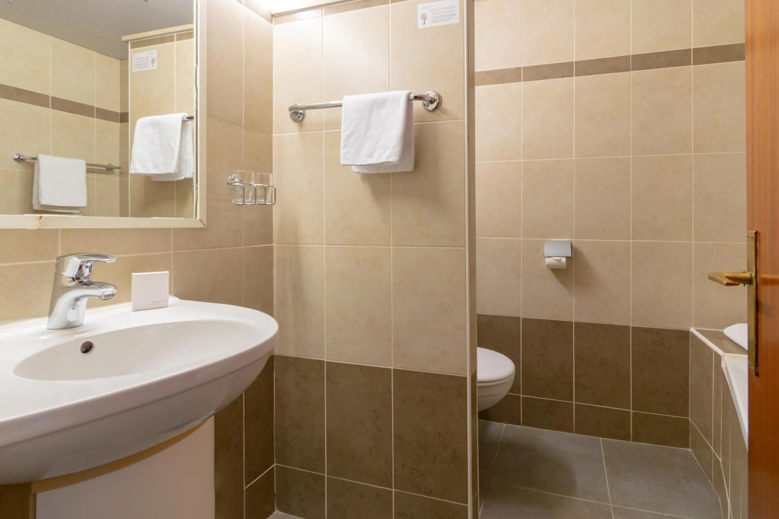 Bathroom in Hôtel-Restaurant Le Lac