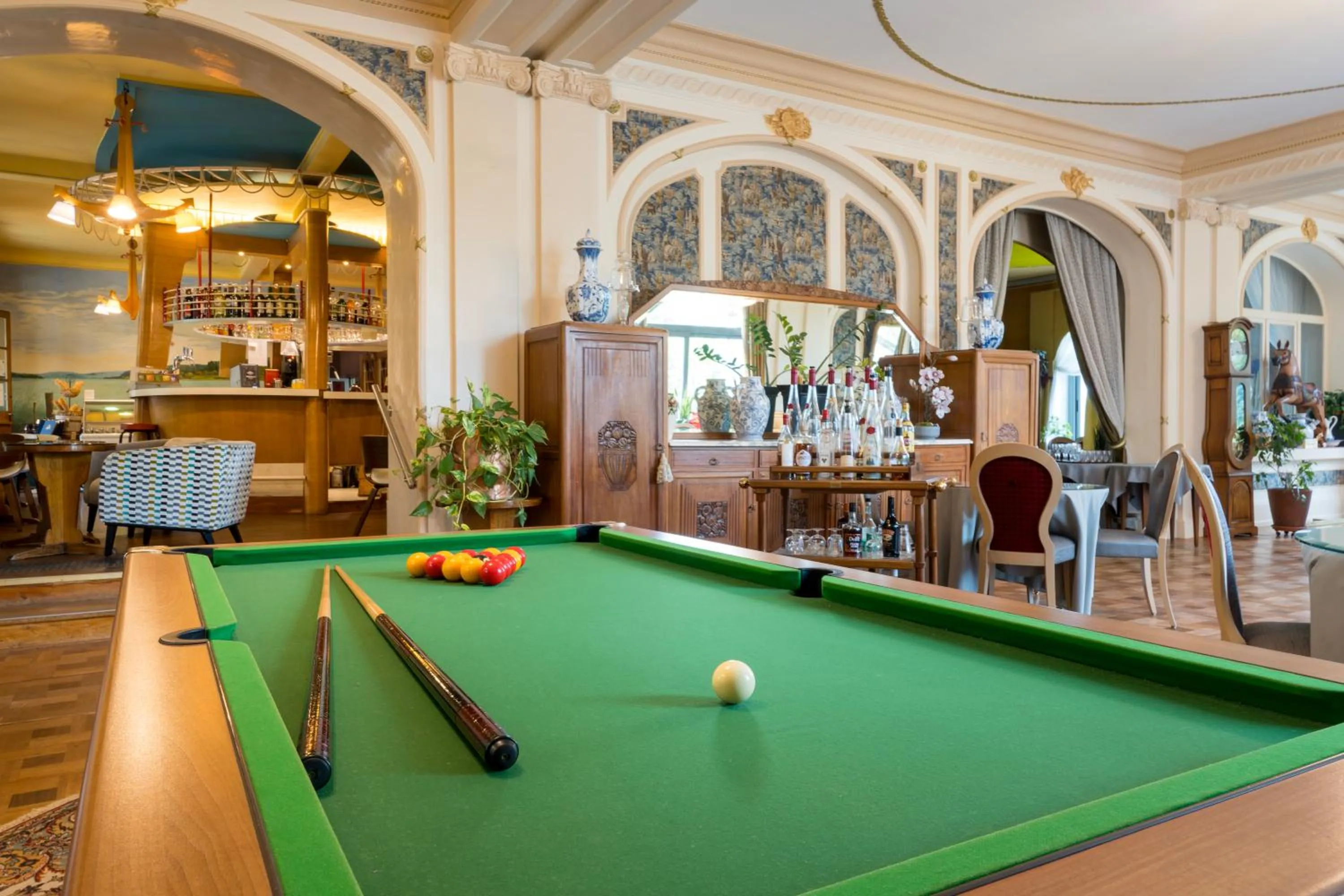 Billiard in Hôtel-Restaurant Le Lac