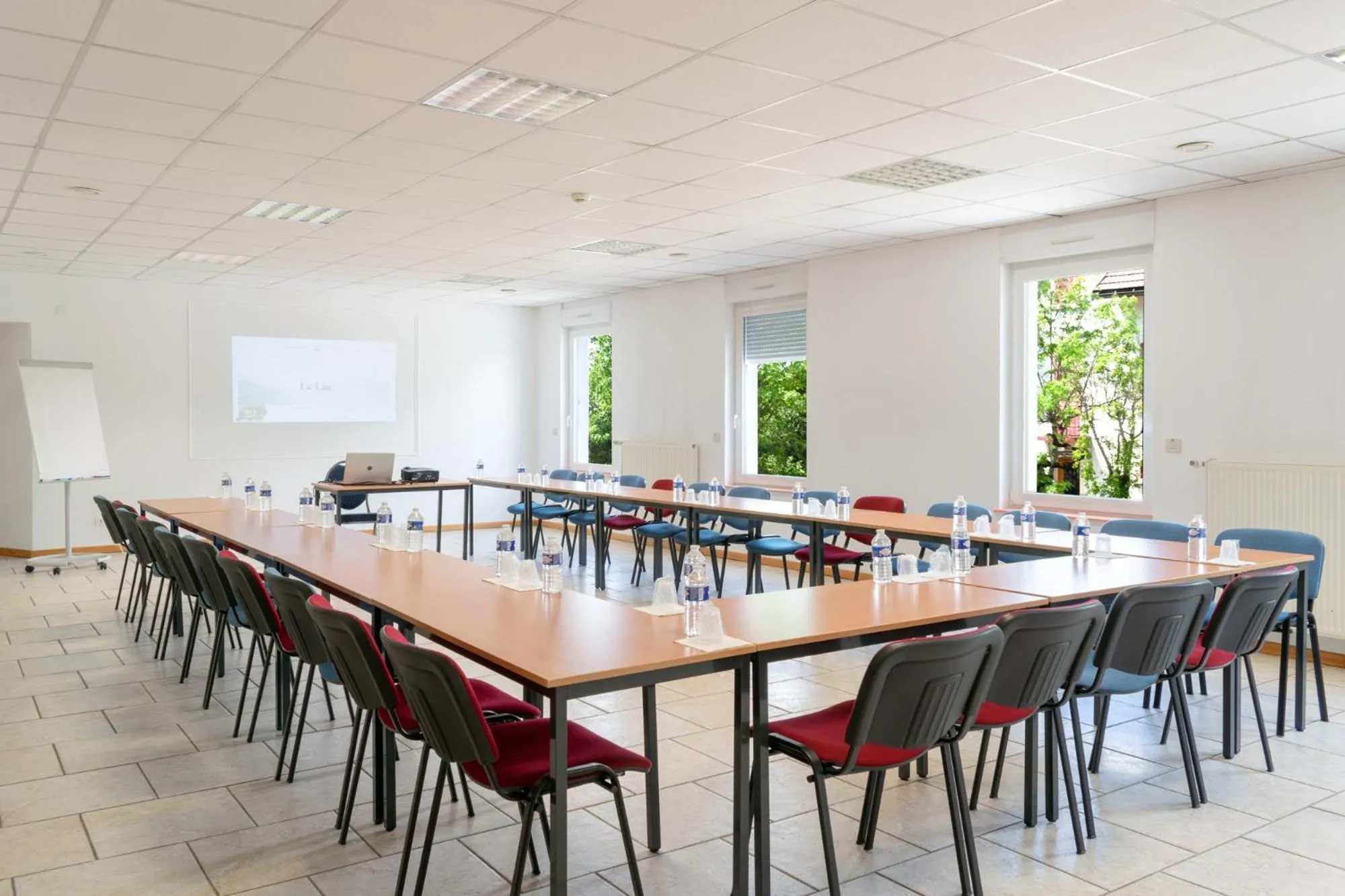 Meeting/conference room in Hôtel-Restaurant Le Lac