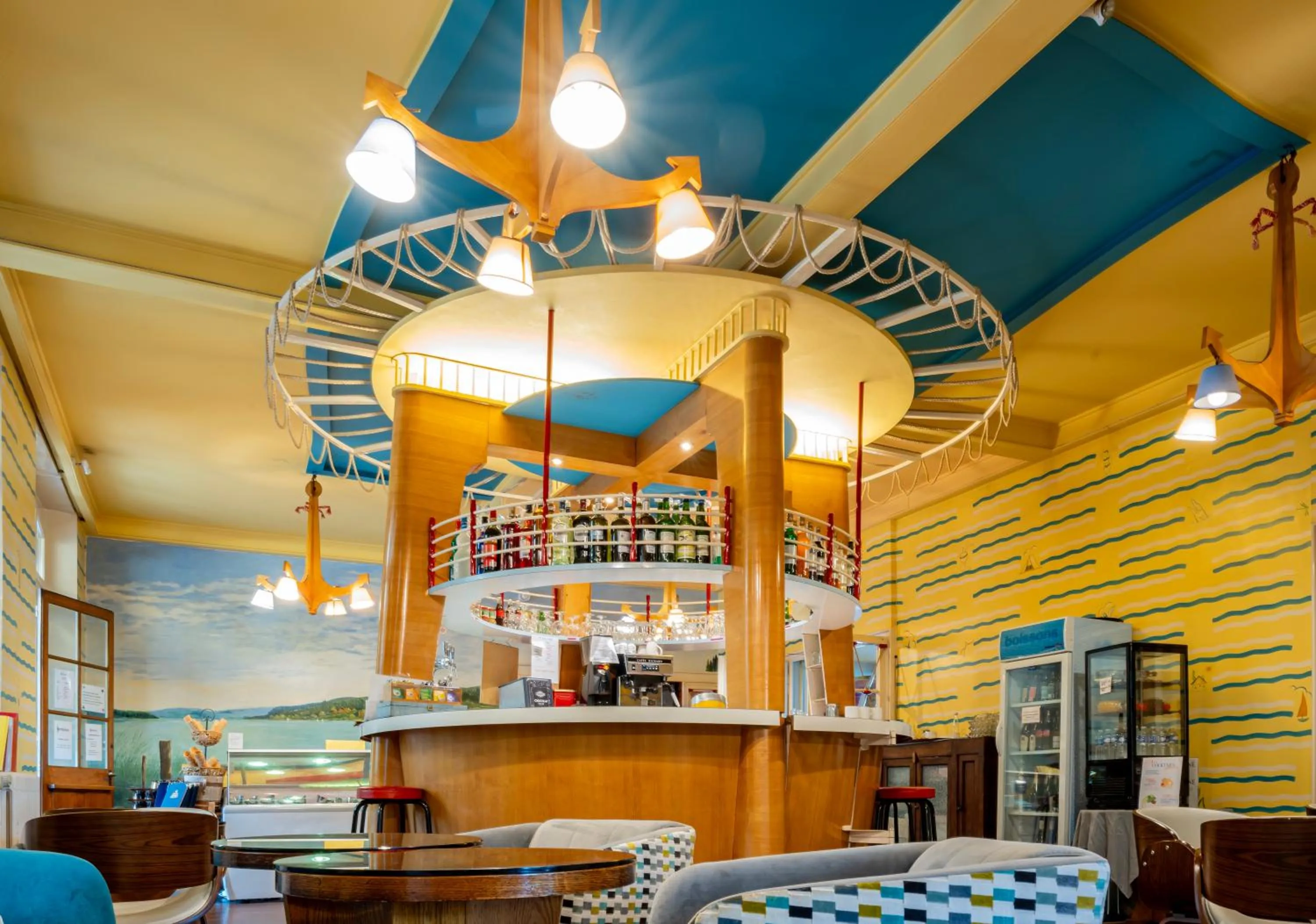 Lounge or bar in Hôtel-Restaurant Le Lac