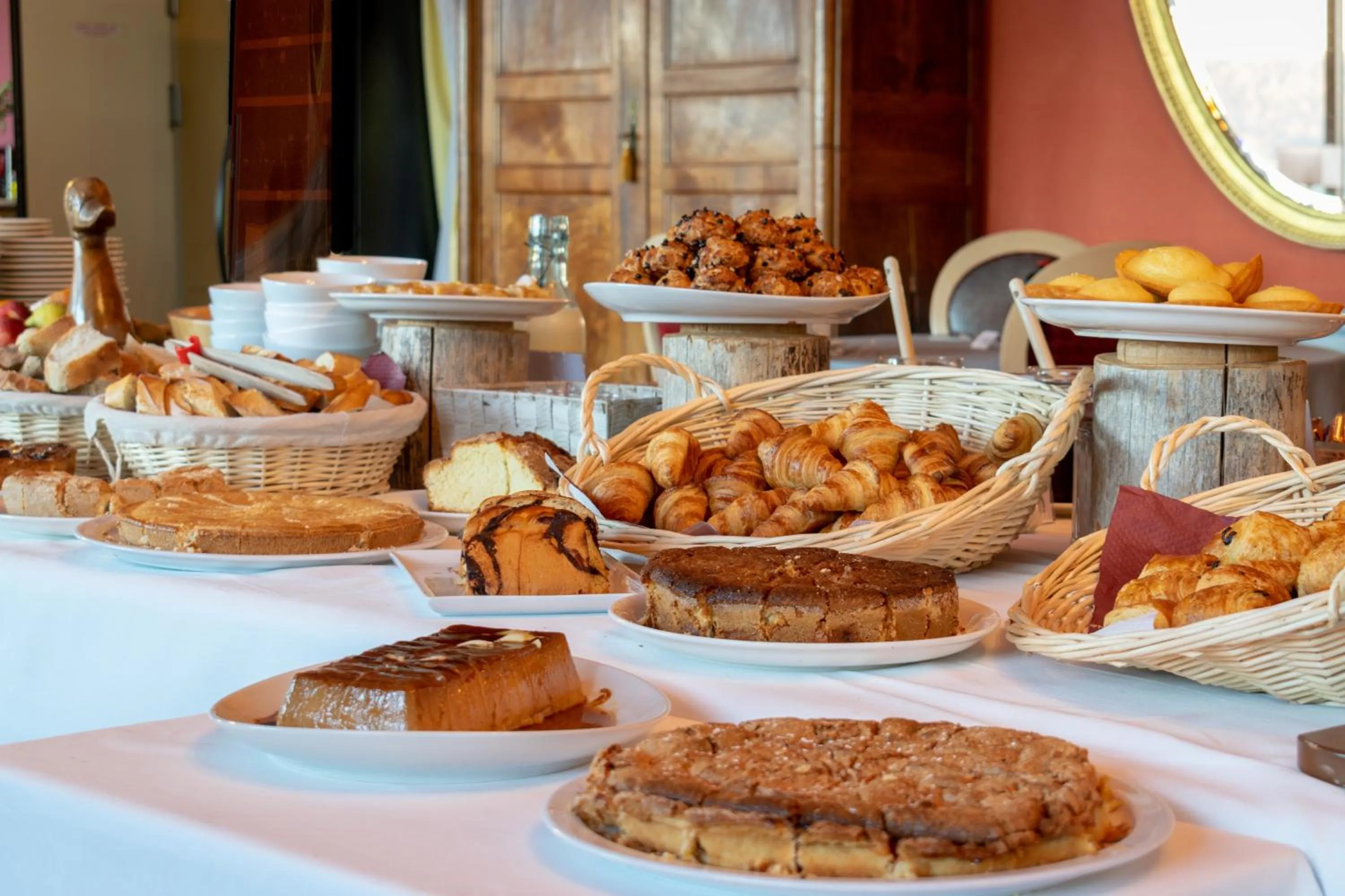 Breakfast in Hôtel-Restaurant Le Lac