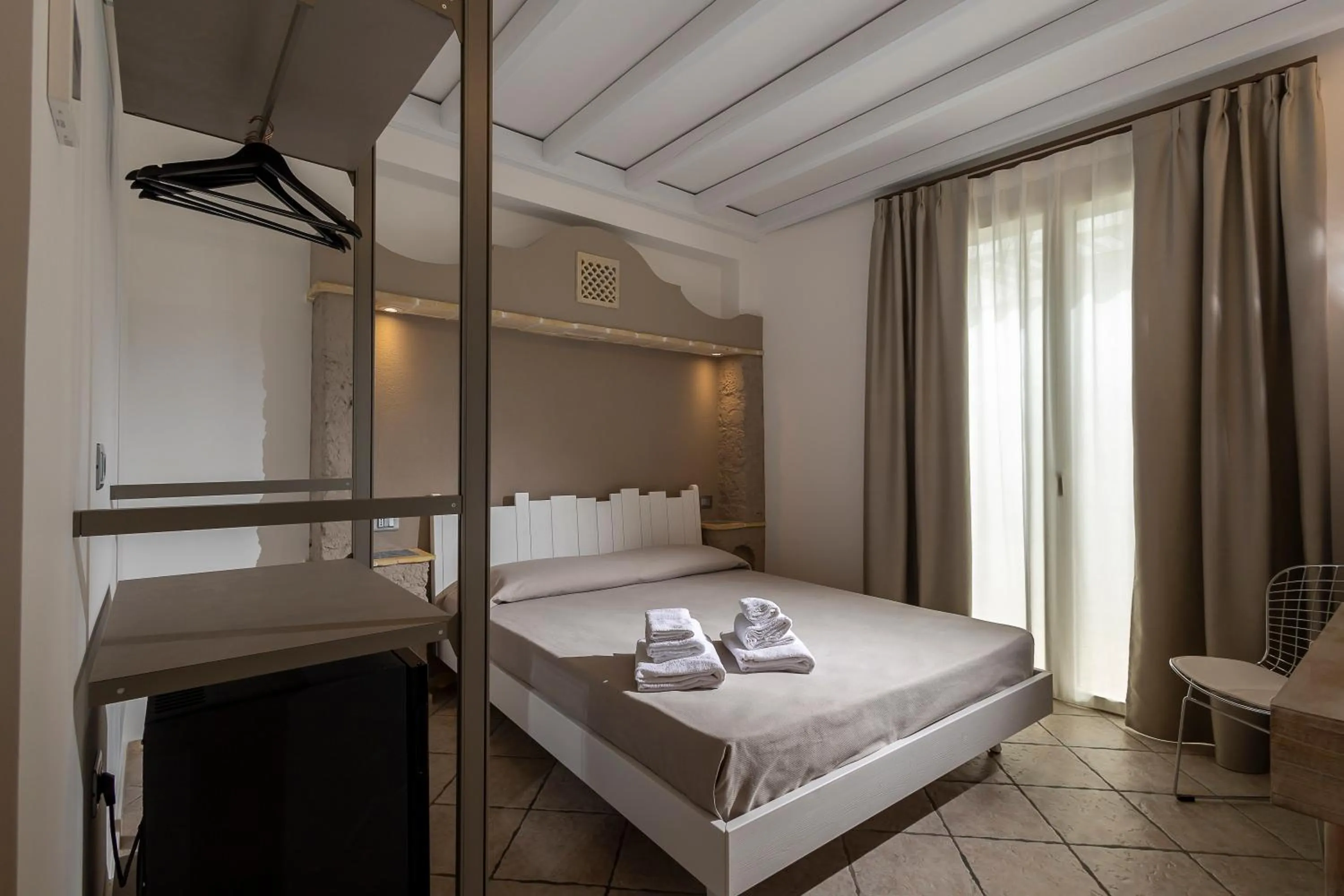 Bedroom, Bed in Hotel Vento del Sud