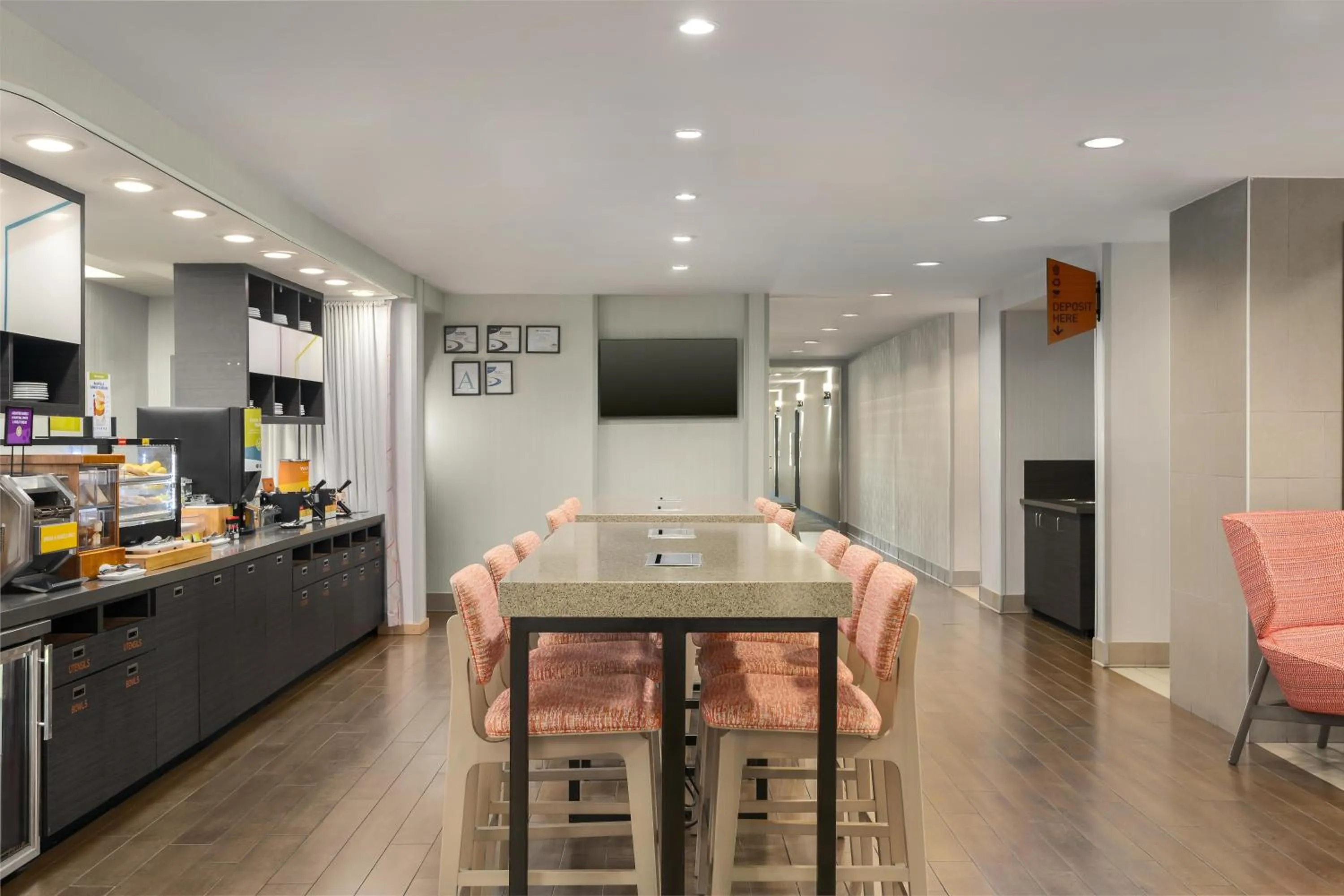 Breakfast in Home2 Suites by Hilton Biloxi/North/D'Iberville