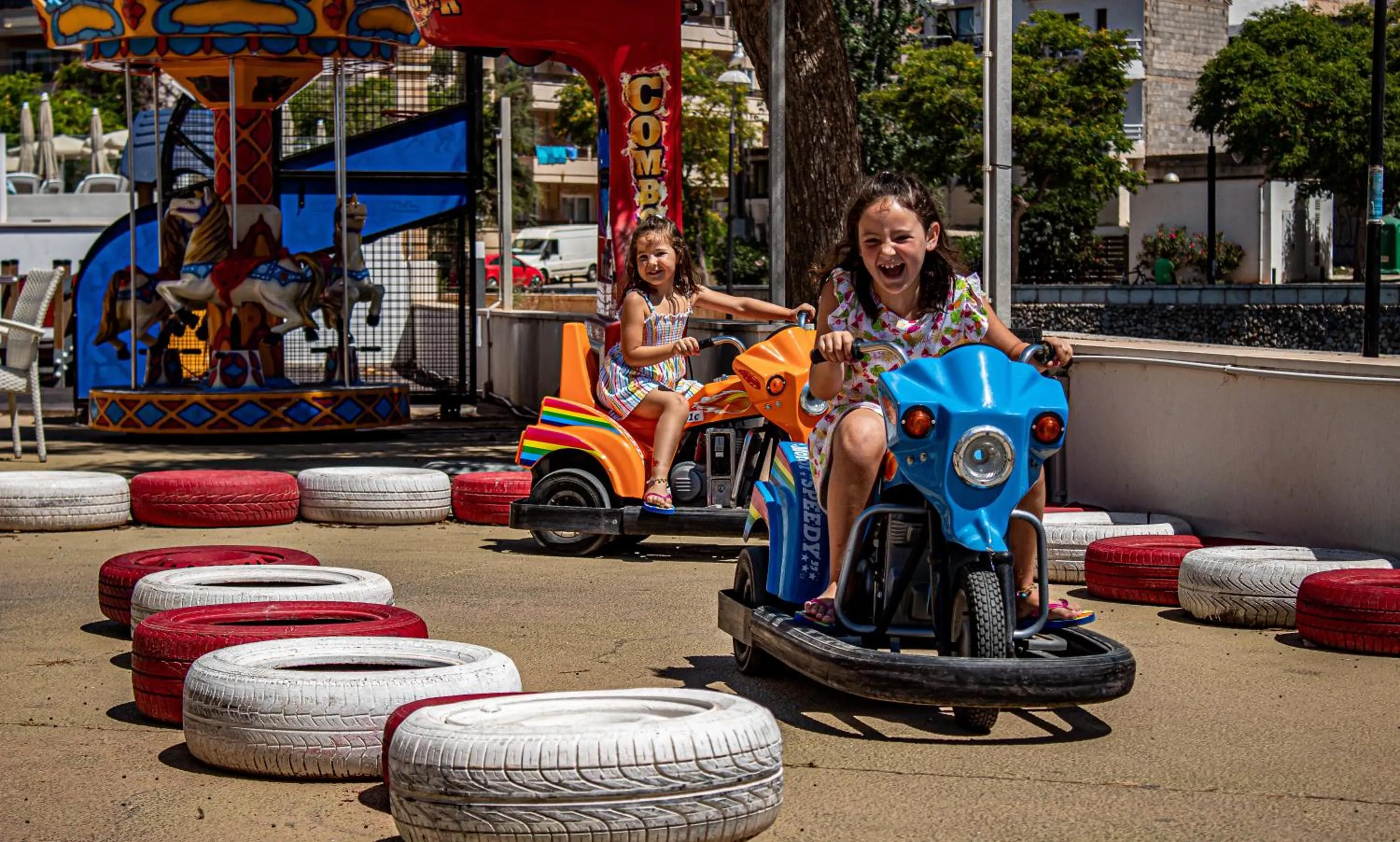 children in Apartamentos Playa Moreia