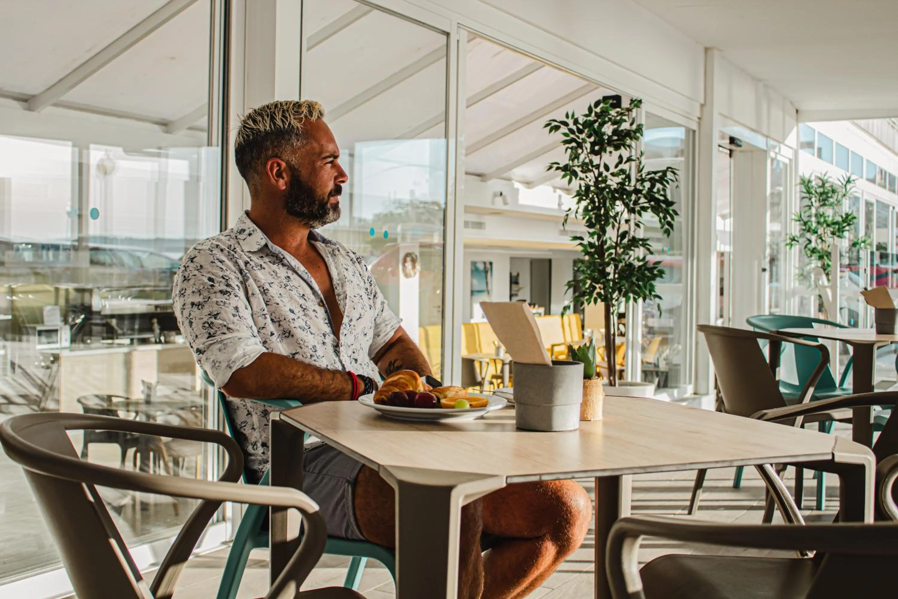 Restaurant/places to eat in Apartamentos Playa Moreia