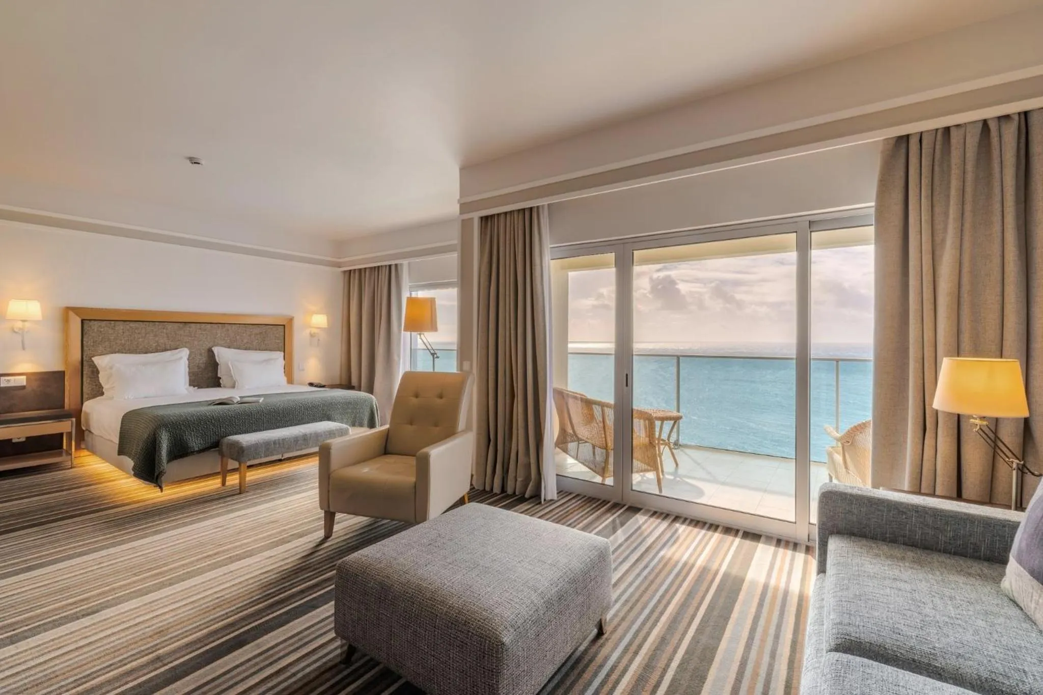 Balcony/Terrace, Bed in Pestana Carlton Madeira Ocean Resort Hotel