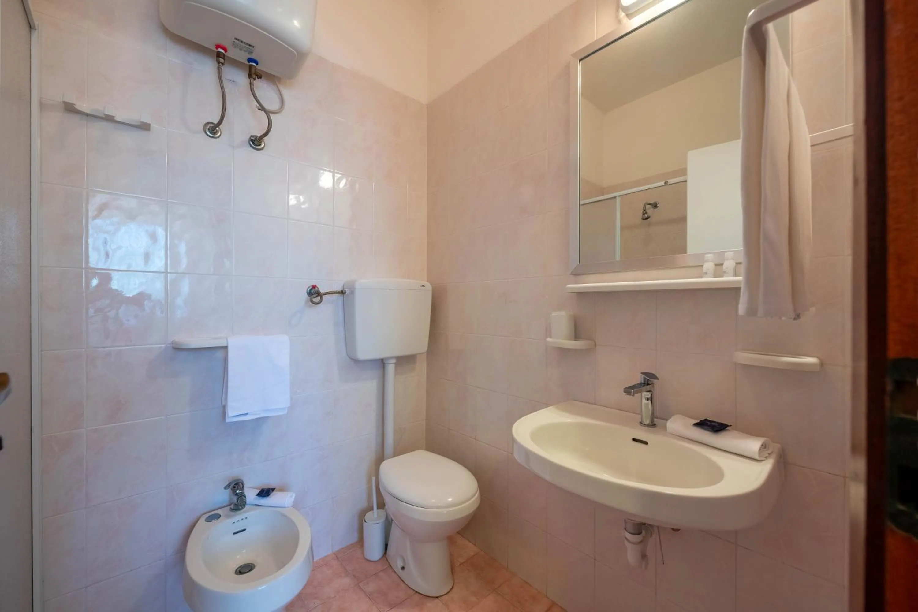 Bathroom in Hotel Mira