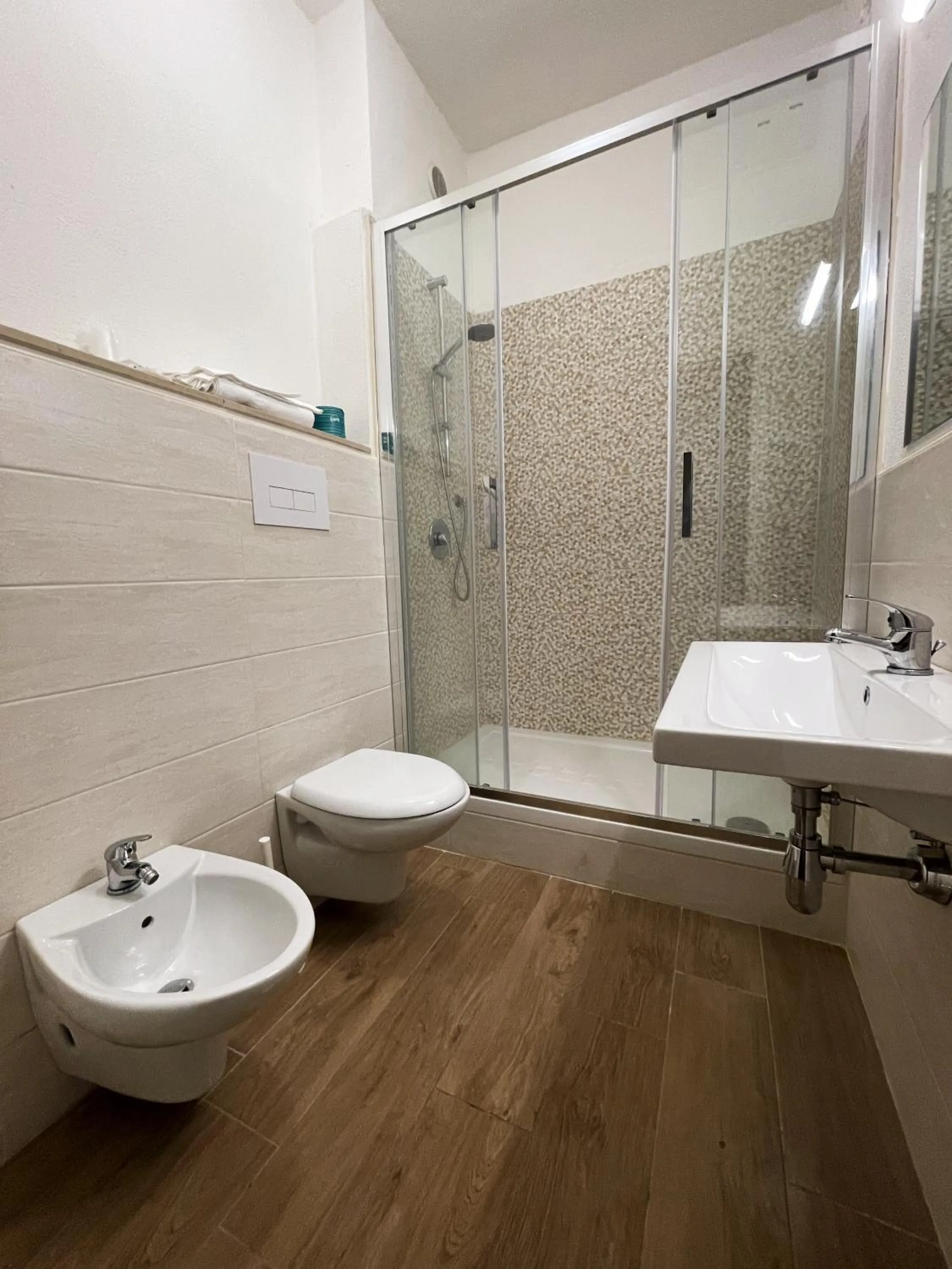 Bathroom in Hotel Mira