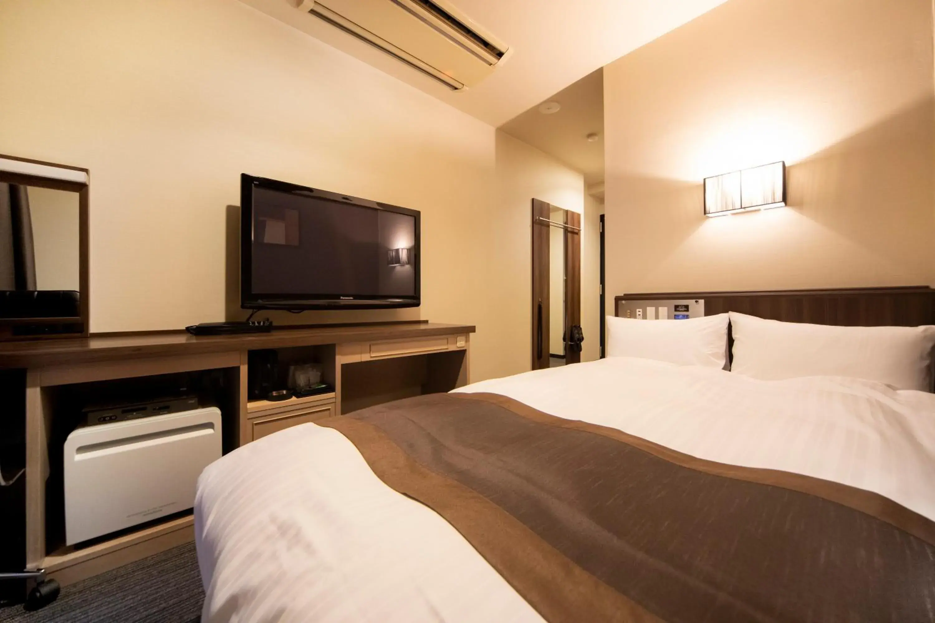 Photo of the whole room, Bed in The Grandeur Hotel Photo of the whole room, Bed in The Grandeur Hotel