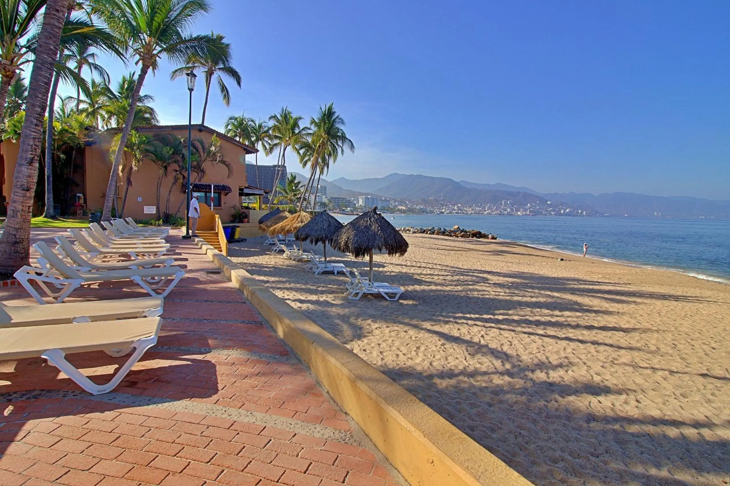 Beach in Hermoso alojamiento en los Tules, frente al mar en medio de hermosos jardines, es Unico!!!