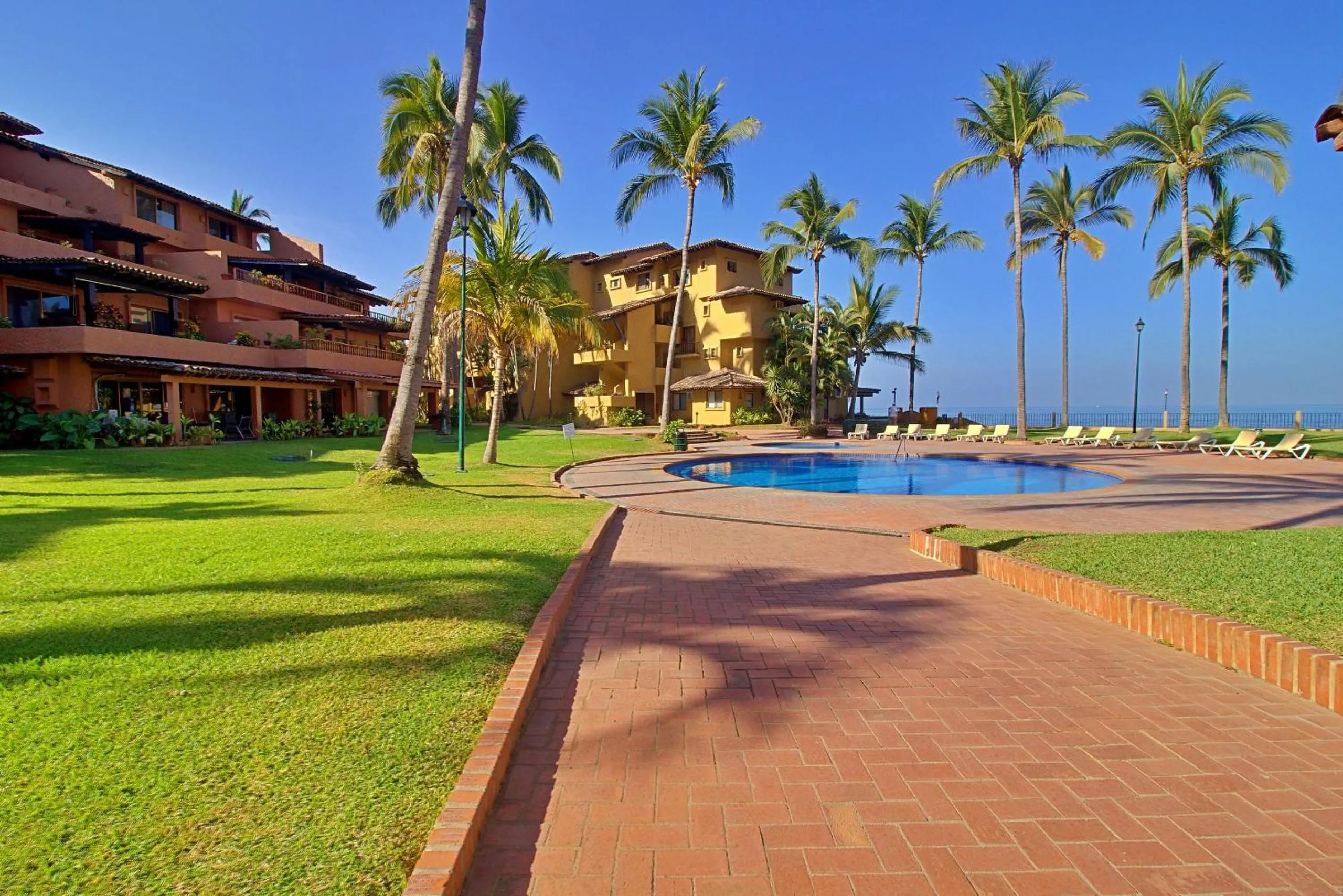 Property building in Hermoso alojamiento en los Tules, frente al mar en medio de hermosos jardines, es Unico!!!