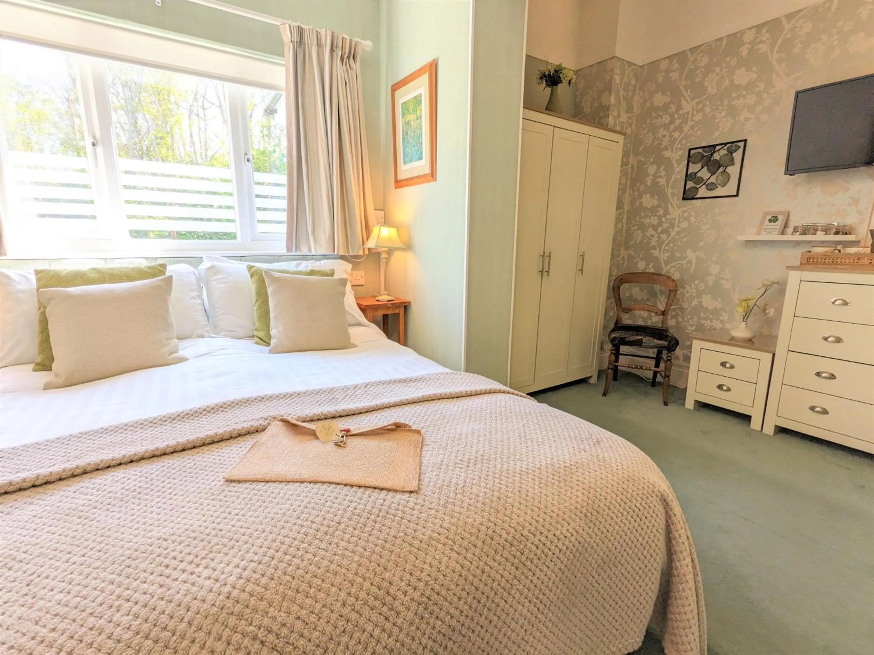 Bedroom, Bed in Foxhills of Shanklin