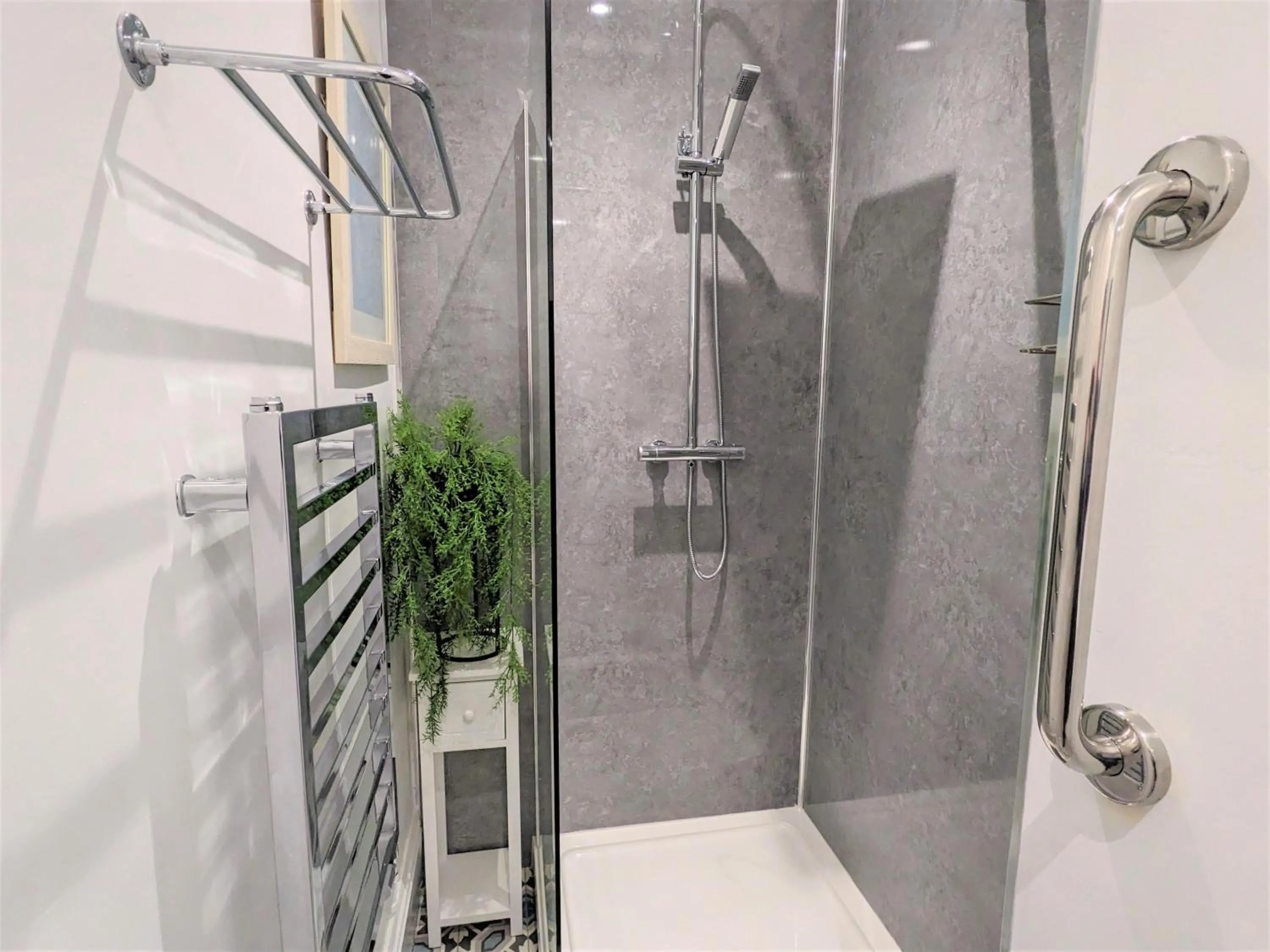 Shower in Foxhills of Shanklin