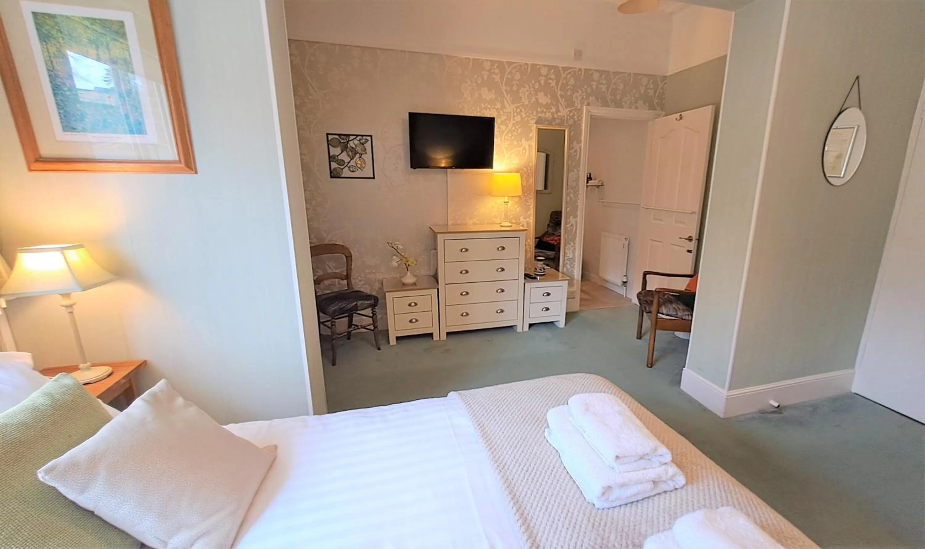 Bedroom, Bed in Foxhills of Shanklin