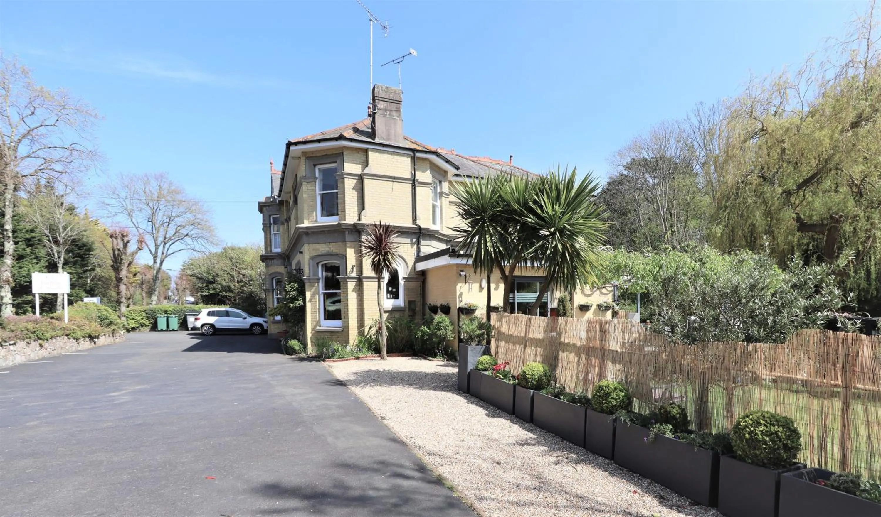 Property building in Foxhills of Shanklin