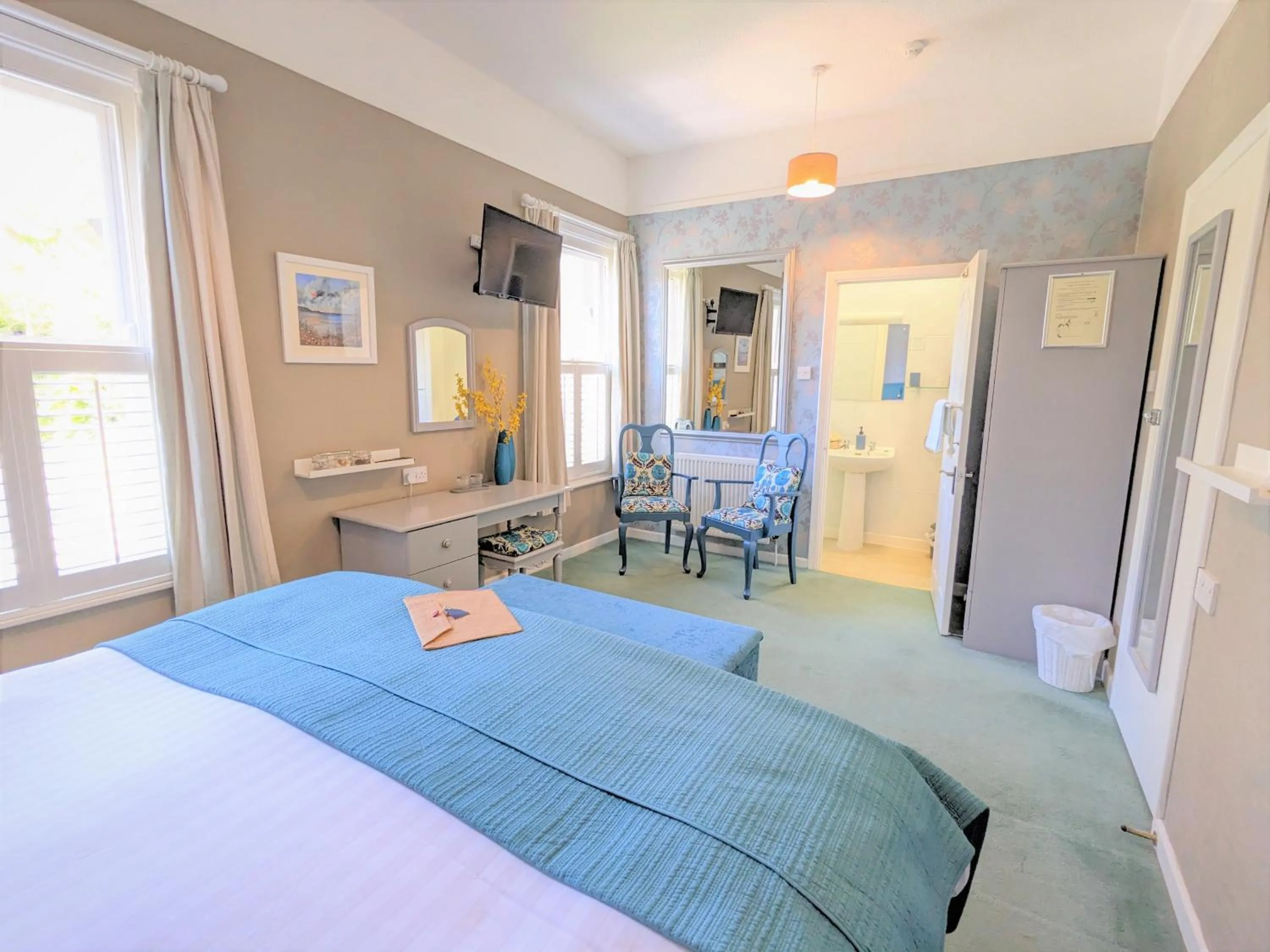 Bedroom, Bed in Foxhills of Shanklin
