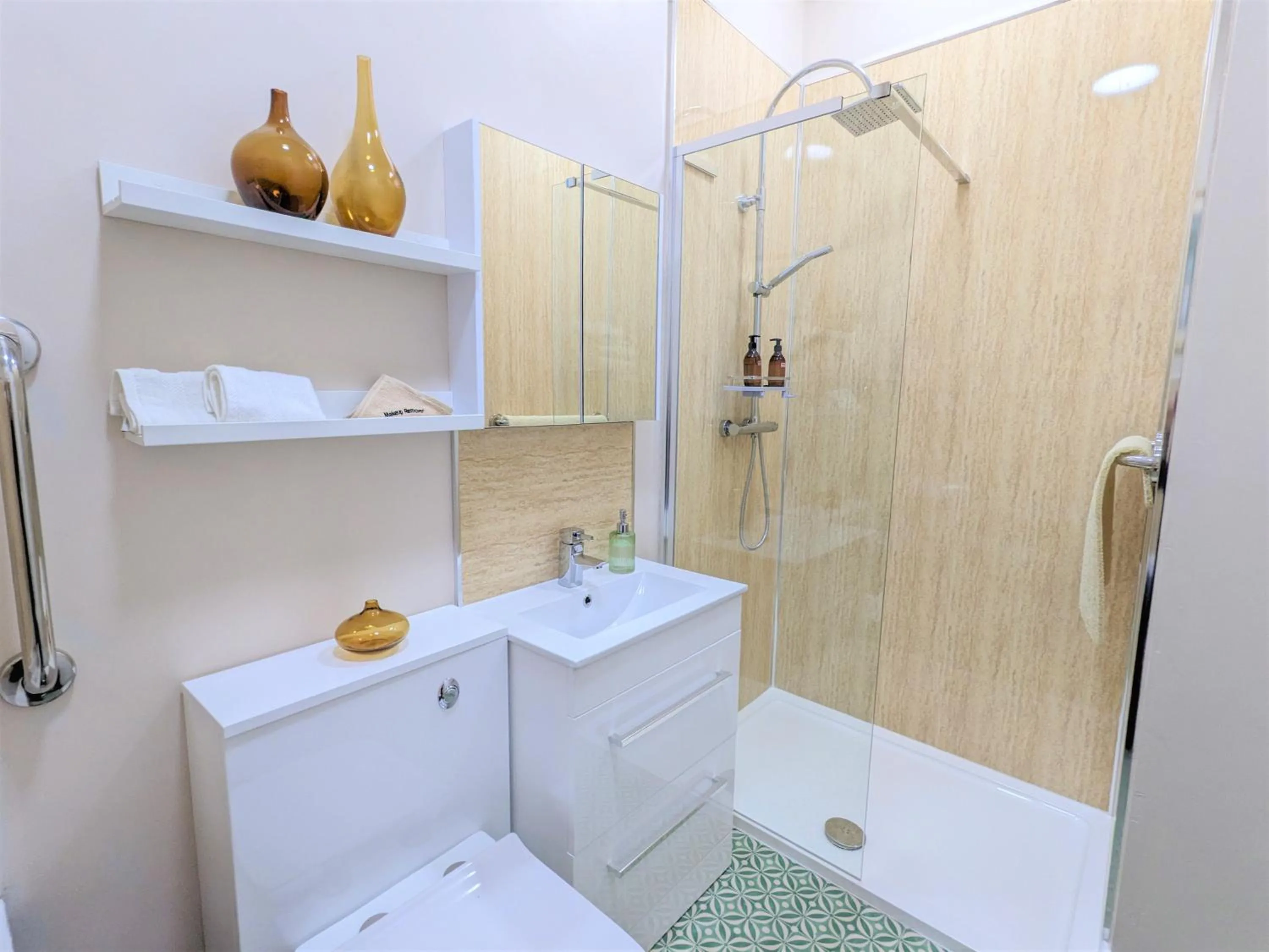 Shower in Foxhills of Shanklin