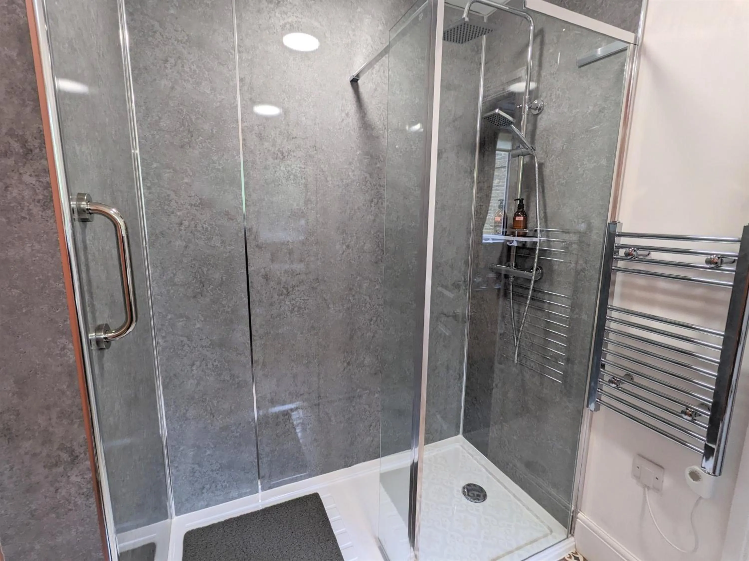 Shower in Foxhills of Shanklin
