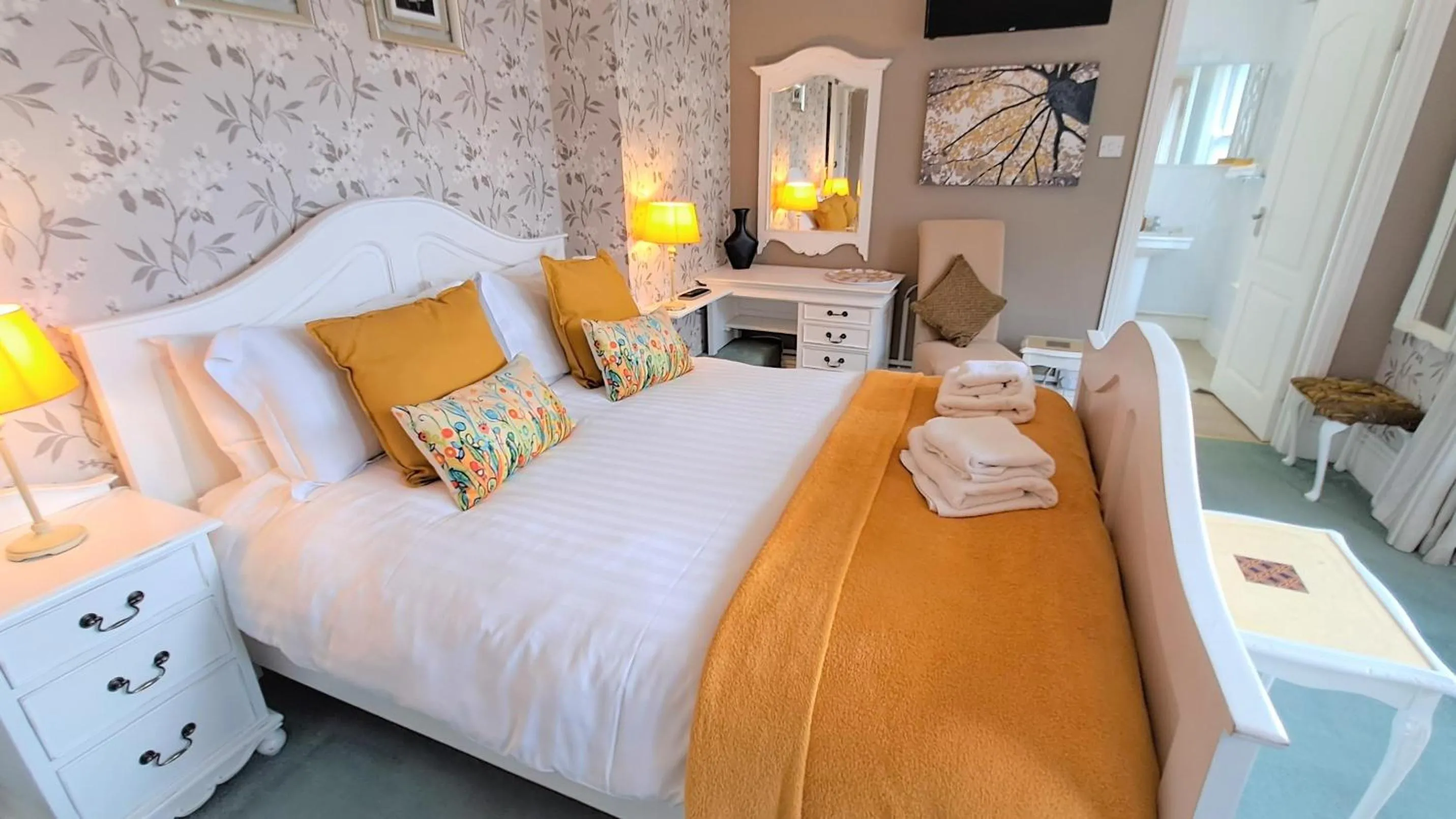 Bedroom, Bed in Foxhills of Shanklin