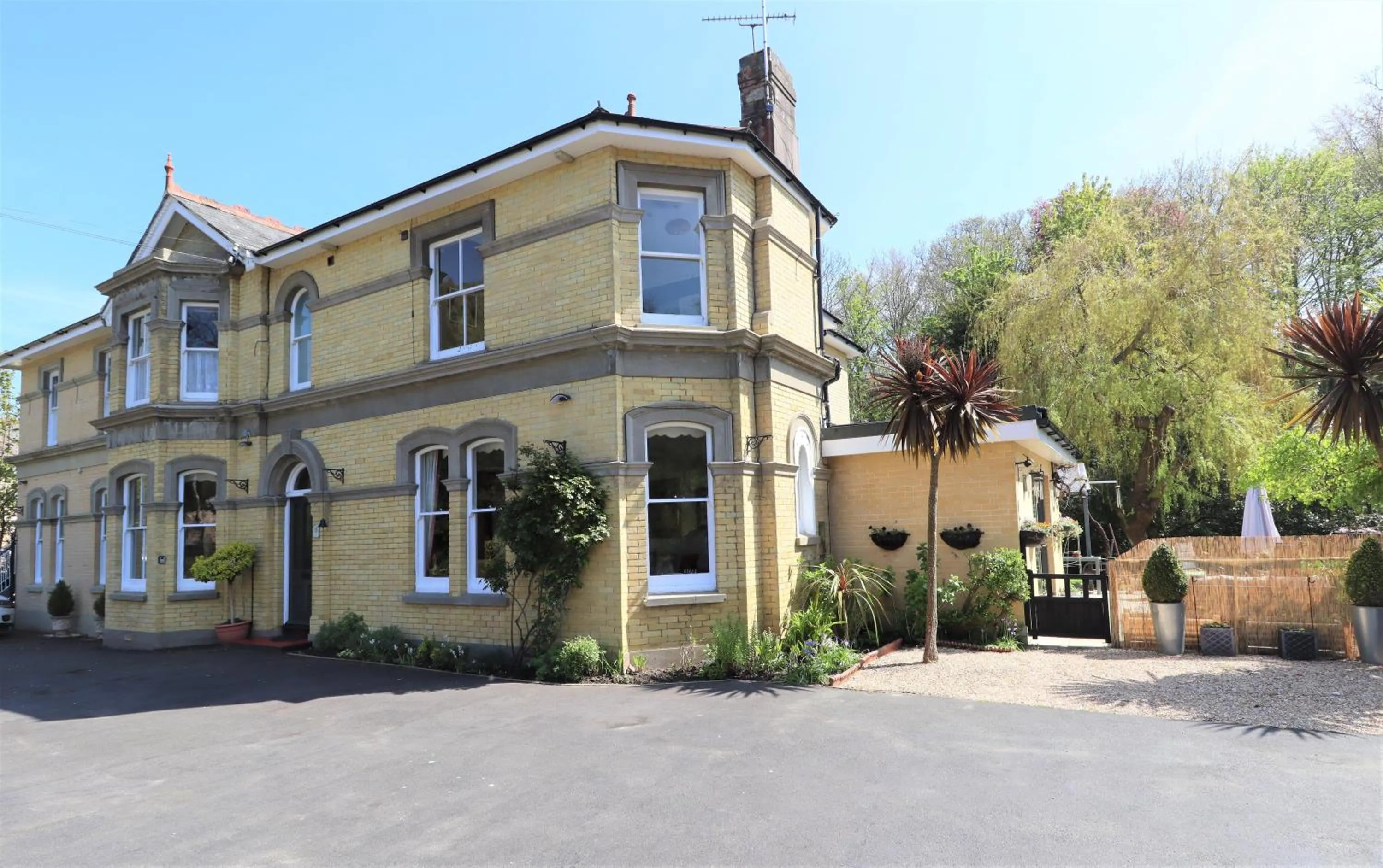 Property building in Foxhills of Shanklin