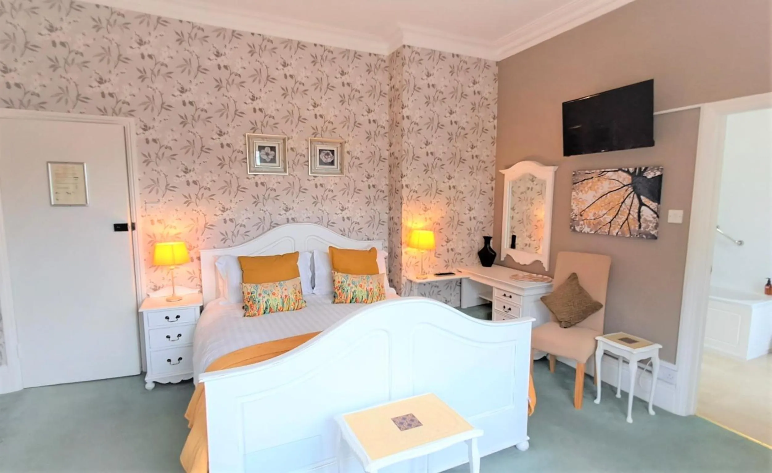 Bedroom, Bed in Foxhills of Shanklin