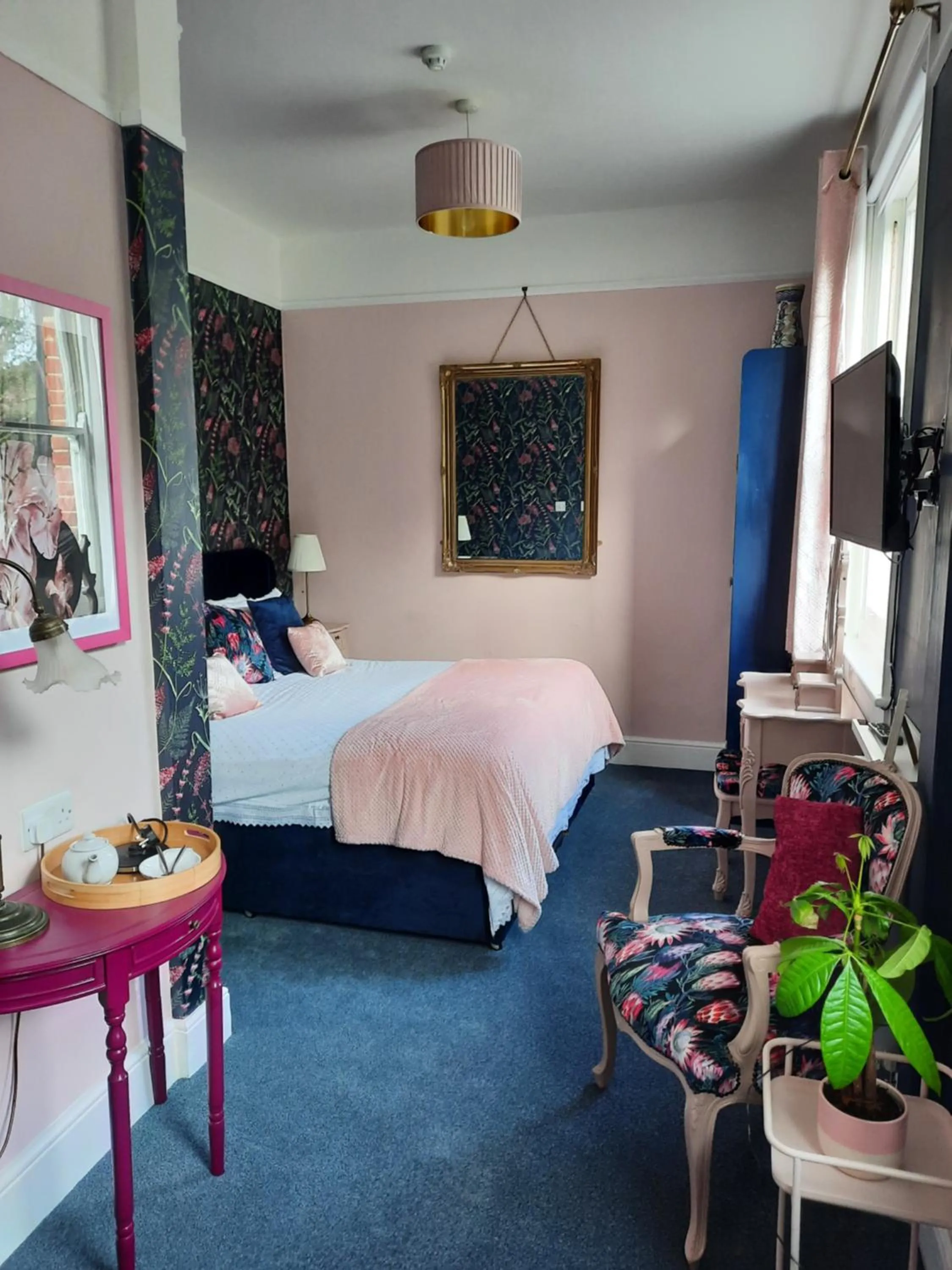 Bedroom, Bed in Foxhills of Shanklin