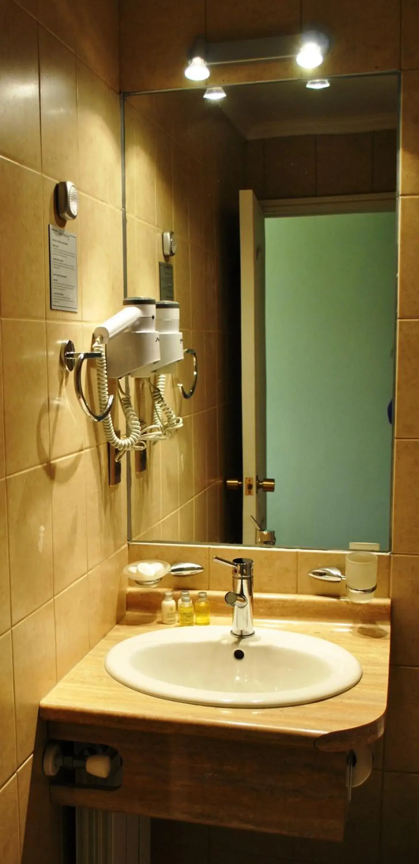 Standard Twin Room - single occupancy in Hotel Carpa Manzano Standard Twin Room - single occupancy in Hotel Carpa Manzano