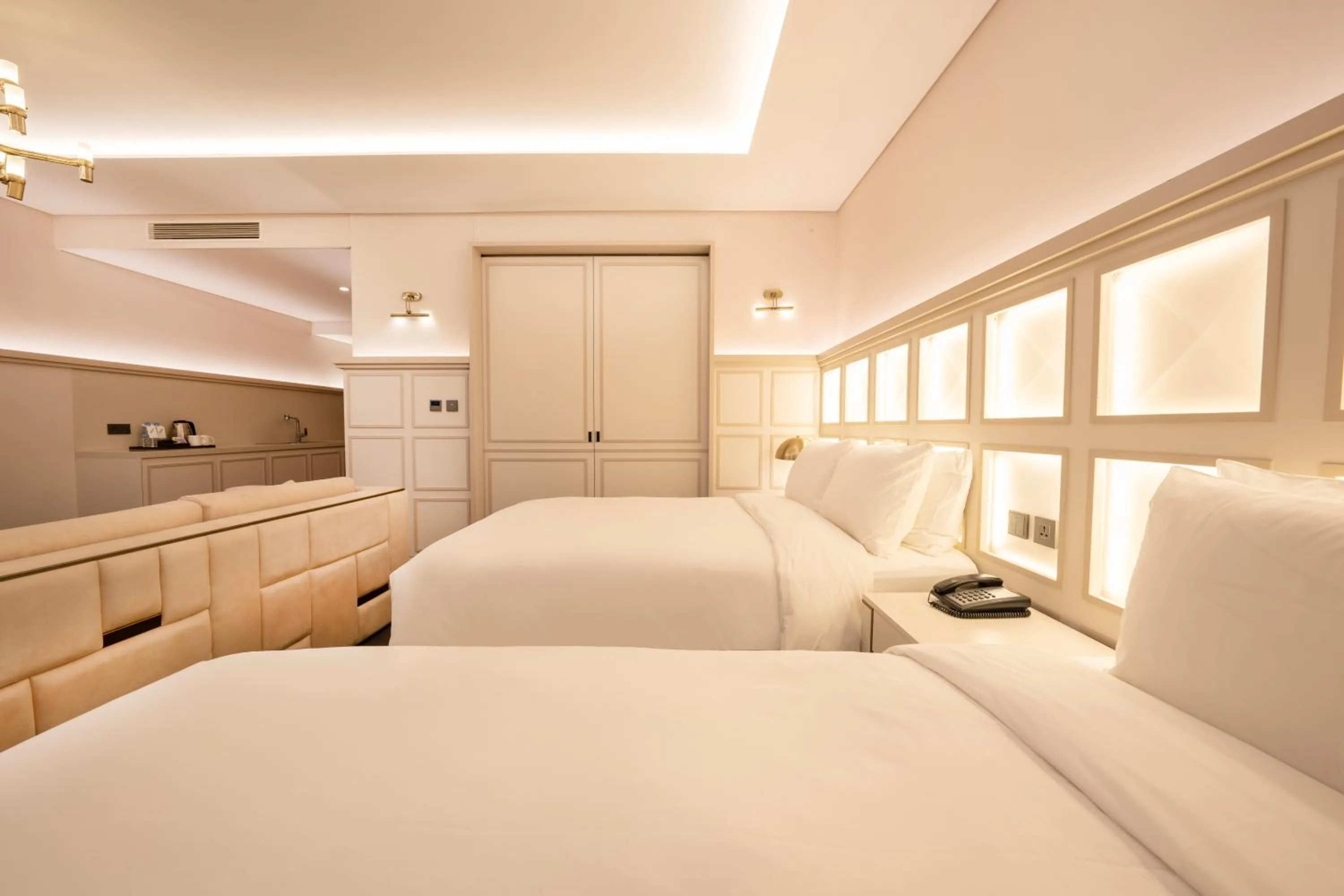 Bed in Hotel Marinabay Seoul